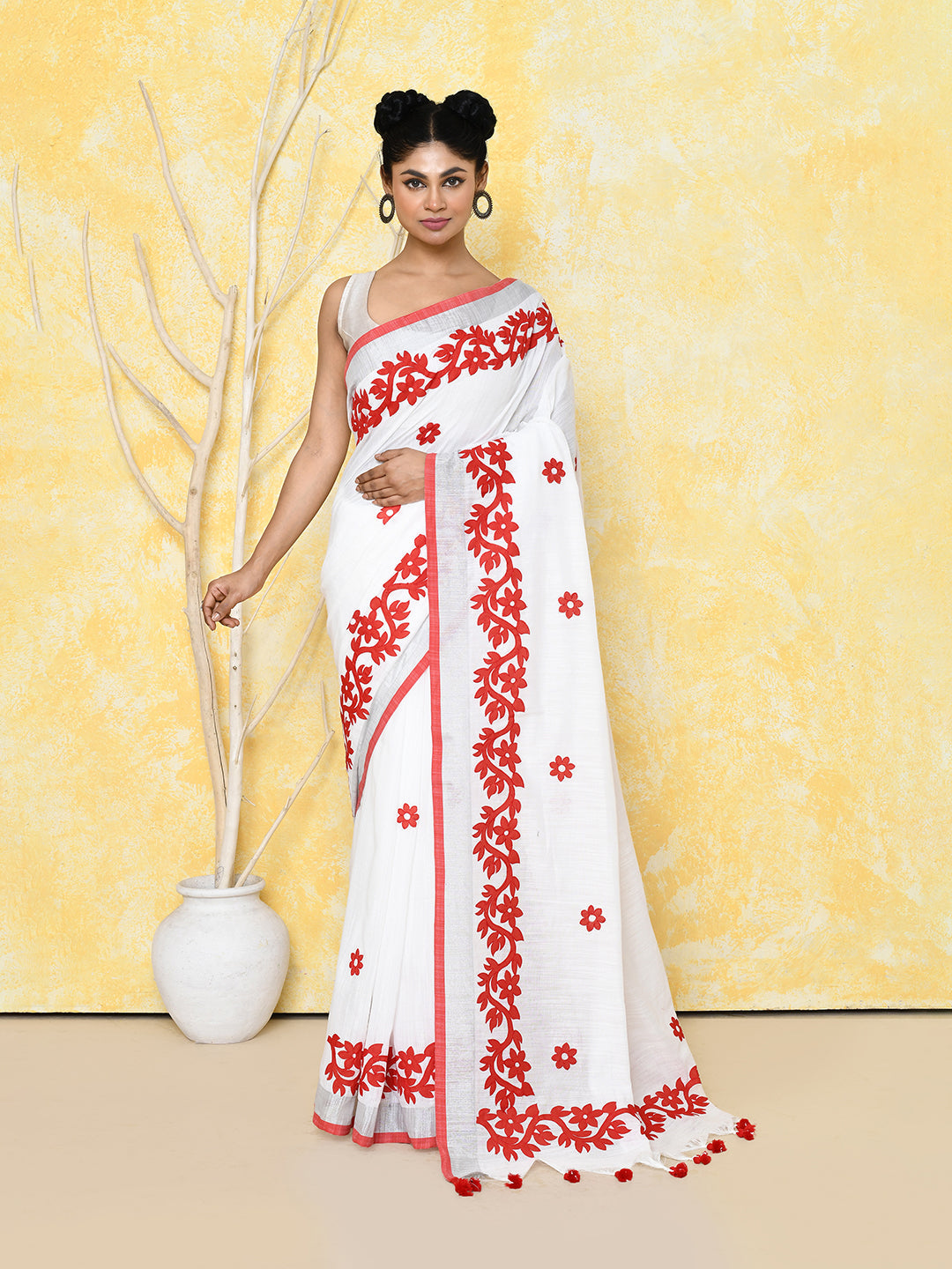 Piyari Fashion Women's White Exclusive Applique Saree With Blouse Piece - Distacart