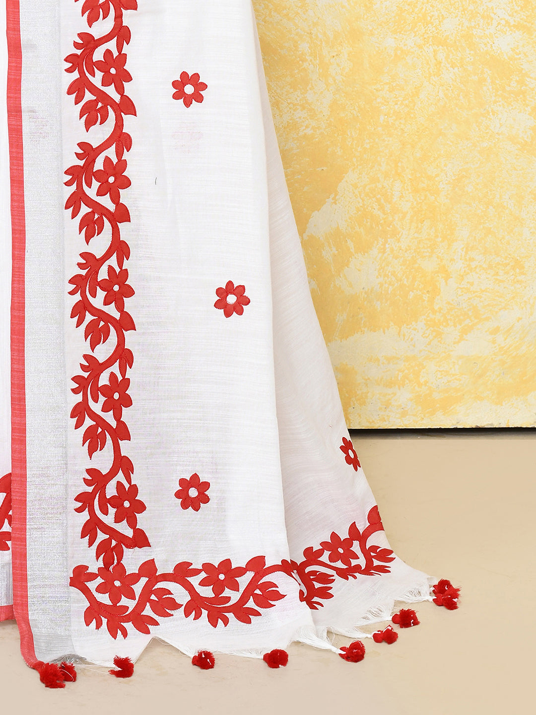 Piyari Fashion Women's White Exclusive Applique Saree With Blouse Piece - Distacart