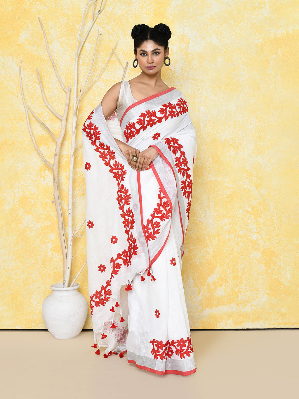 Piyari Fashion Women's White Exclusive Applique Saree With Blouse Piece - Distacart