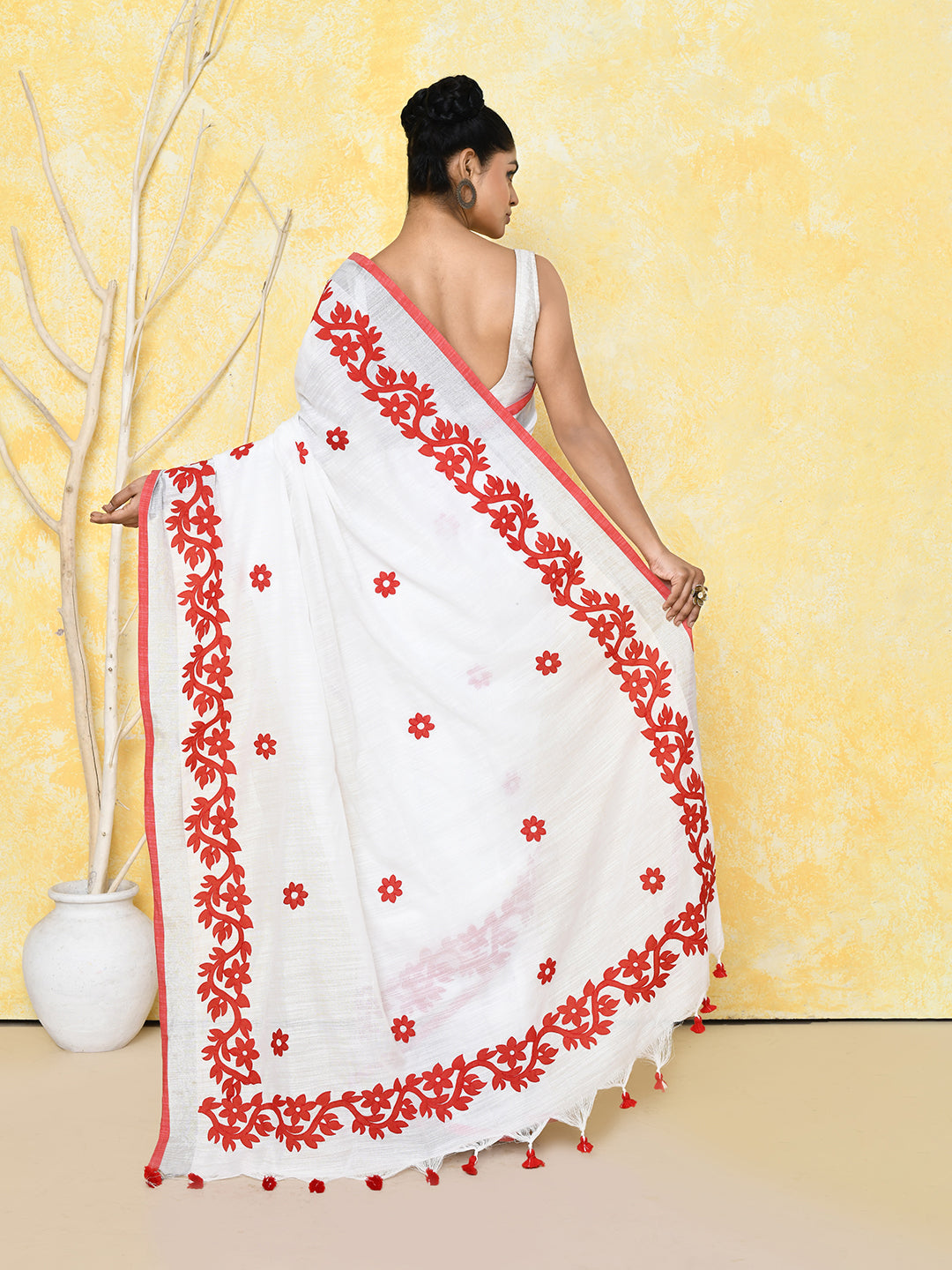 Piyari Fashion Women's White Exclusive Applique Saree With Blouse Piece - Distacart