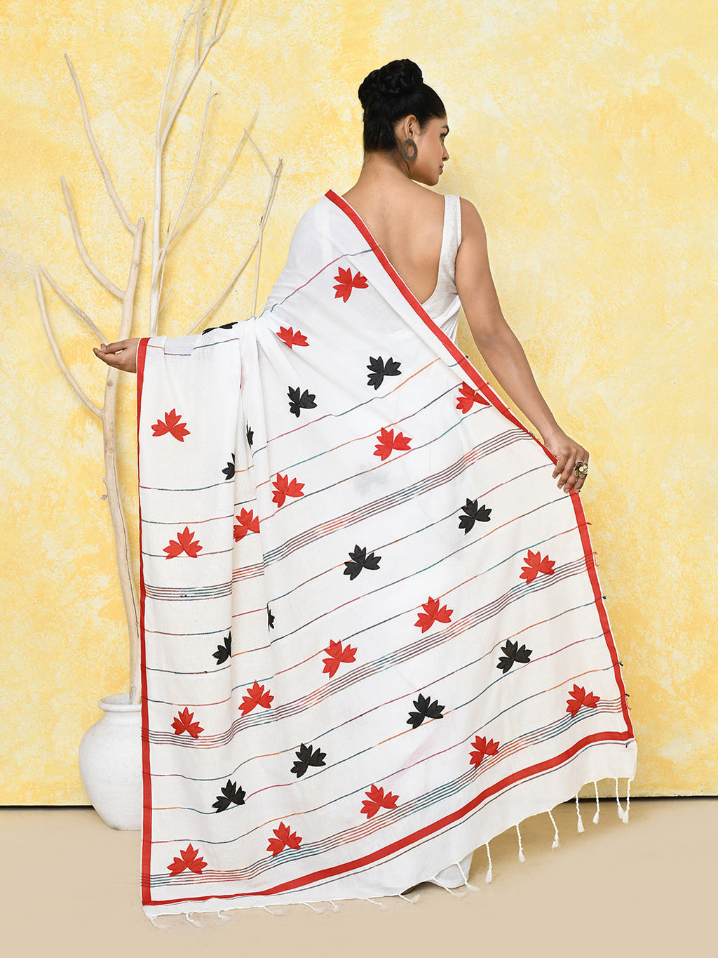 Piyari Fashion Women's White Exclusive Applique Saree With Blouse Piece - Distacart