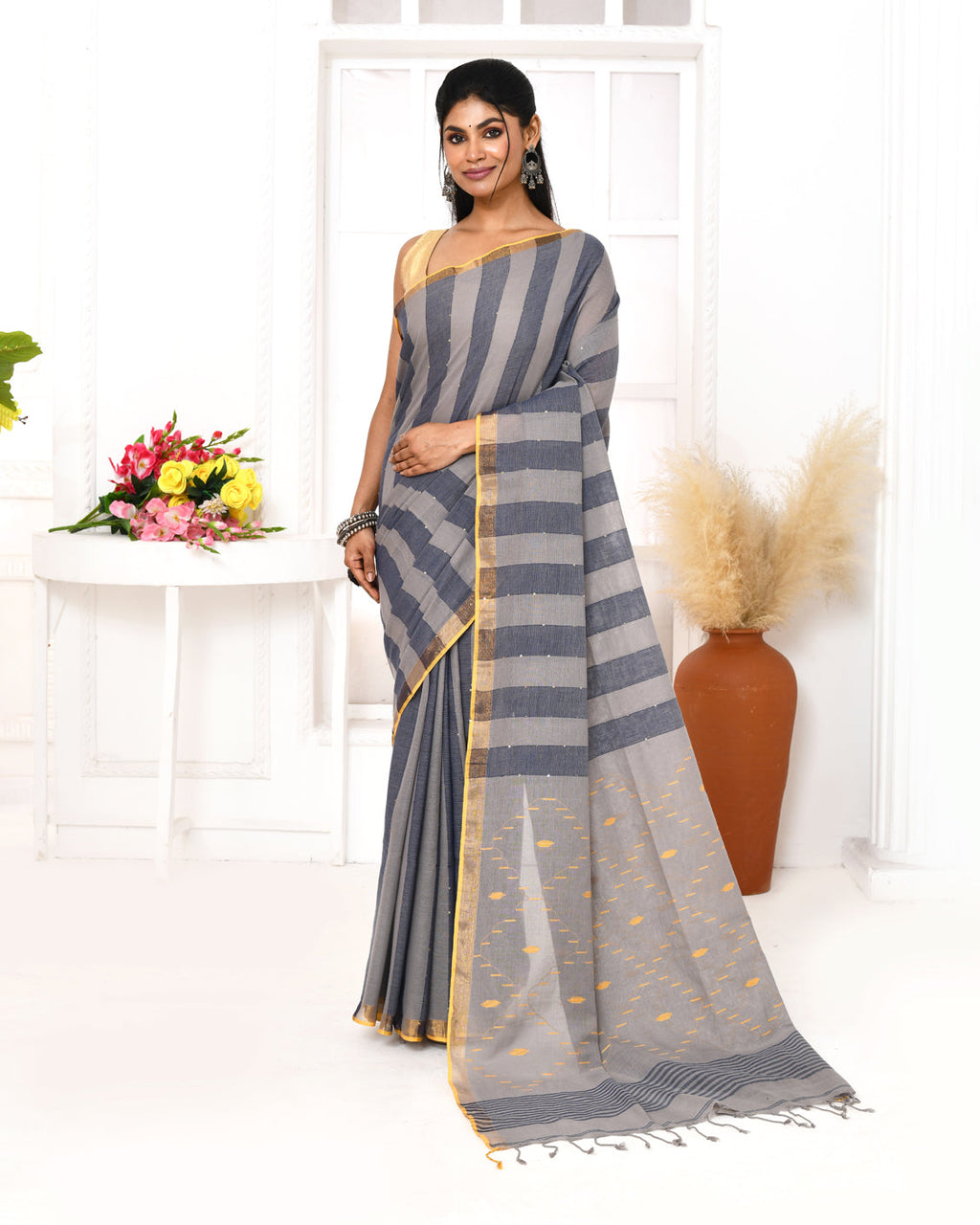 Piyari Fashion Women's Grey Cotton Handloom Jamdani Saree With Blouse - Distacart