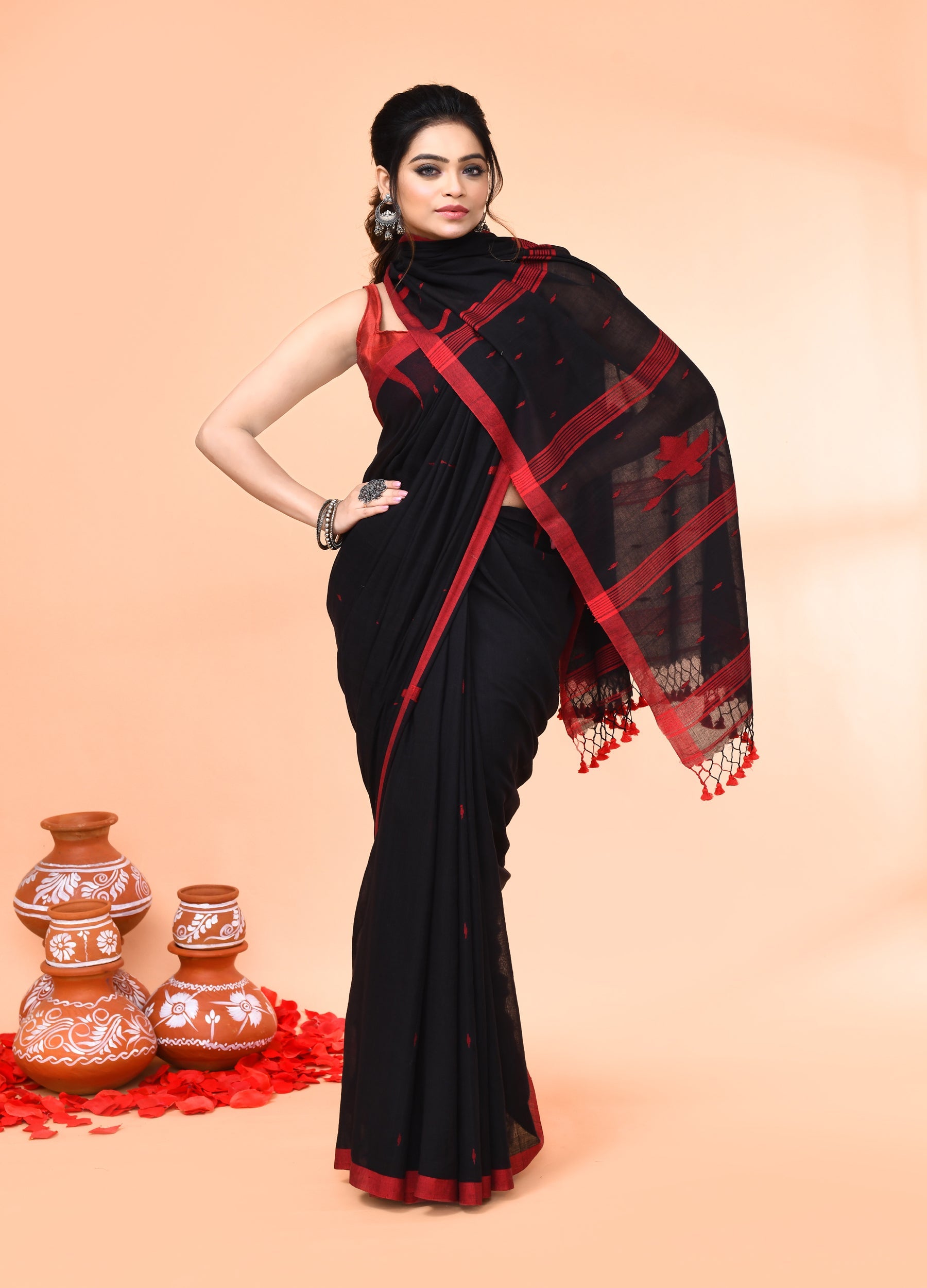 Piyari Fashion Women`s Black Mul Cotton Handloom Jamdani Saree With Blouse - Distacart