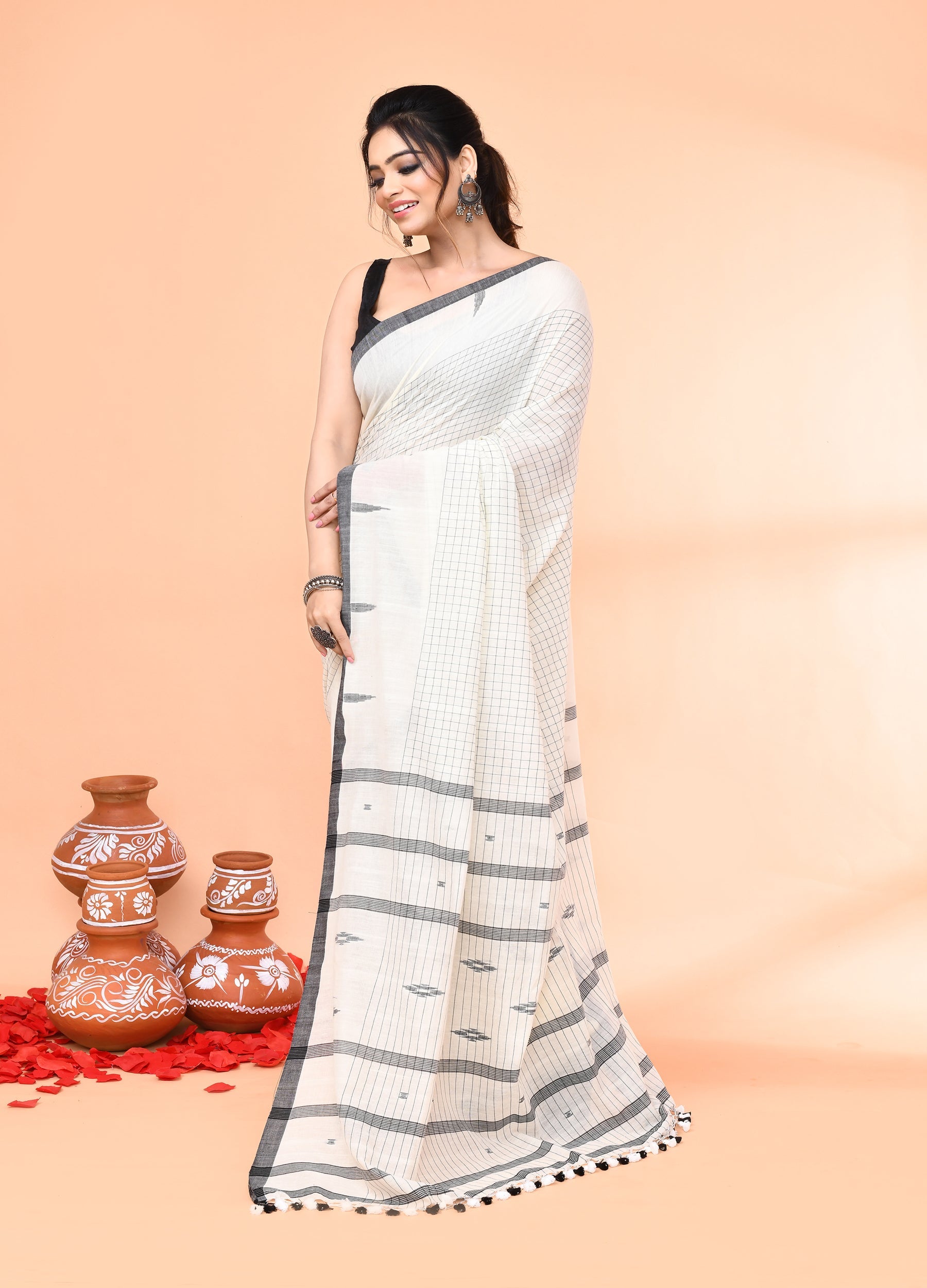 Piyari Fashion Women`s Off White Mul Cotton Handloom Jamdani Saree With Blouse - Distacart