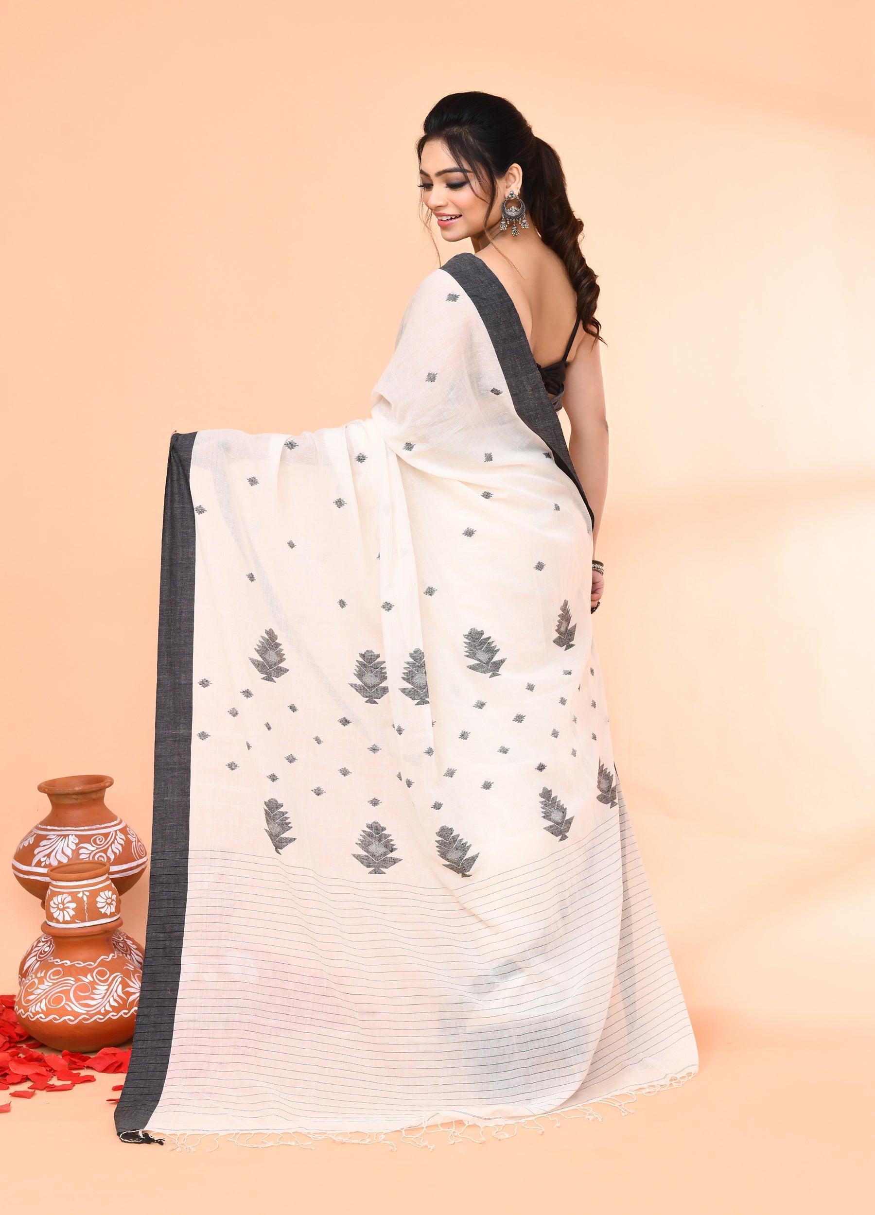 Piyari Fashion Women`s Off White Mul Cotton Handloom Jamdani Saree With Blouse - Distacart