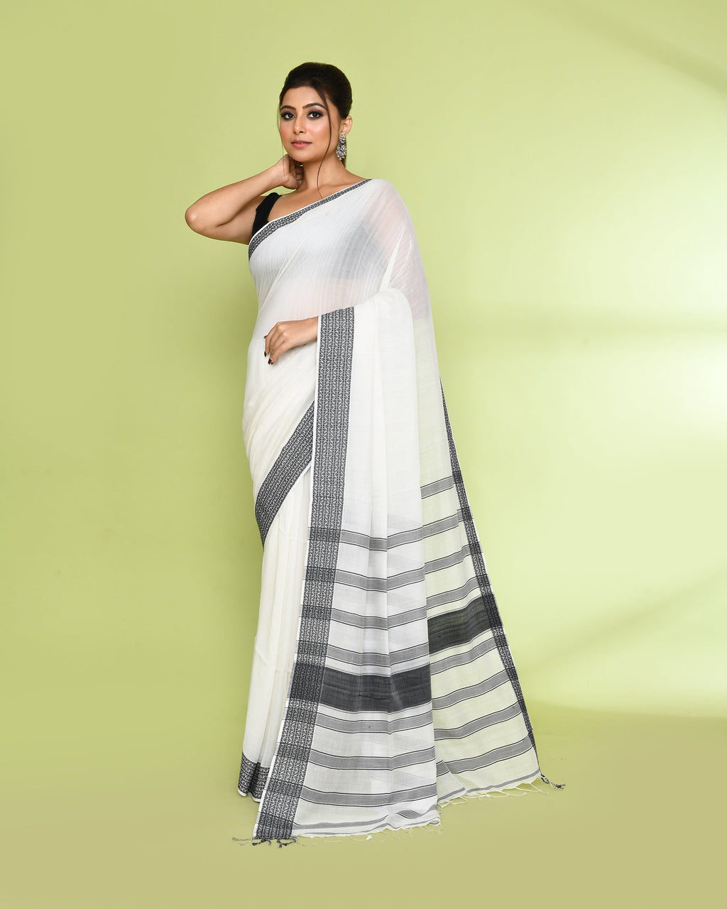 Piyari Fashion Women's White Embellished Cotton Saree - Distacart