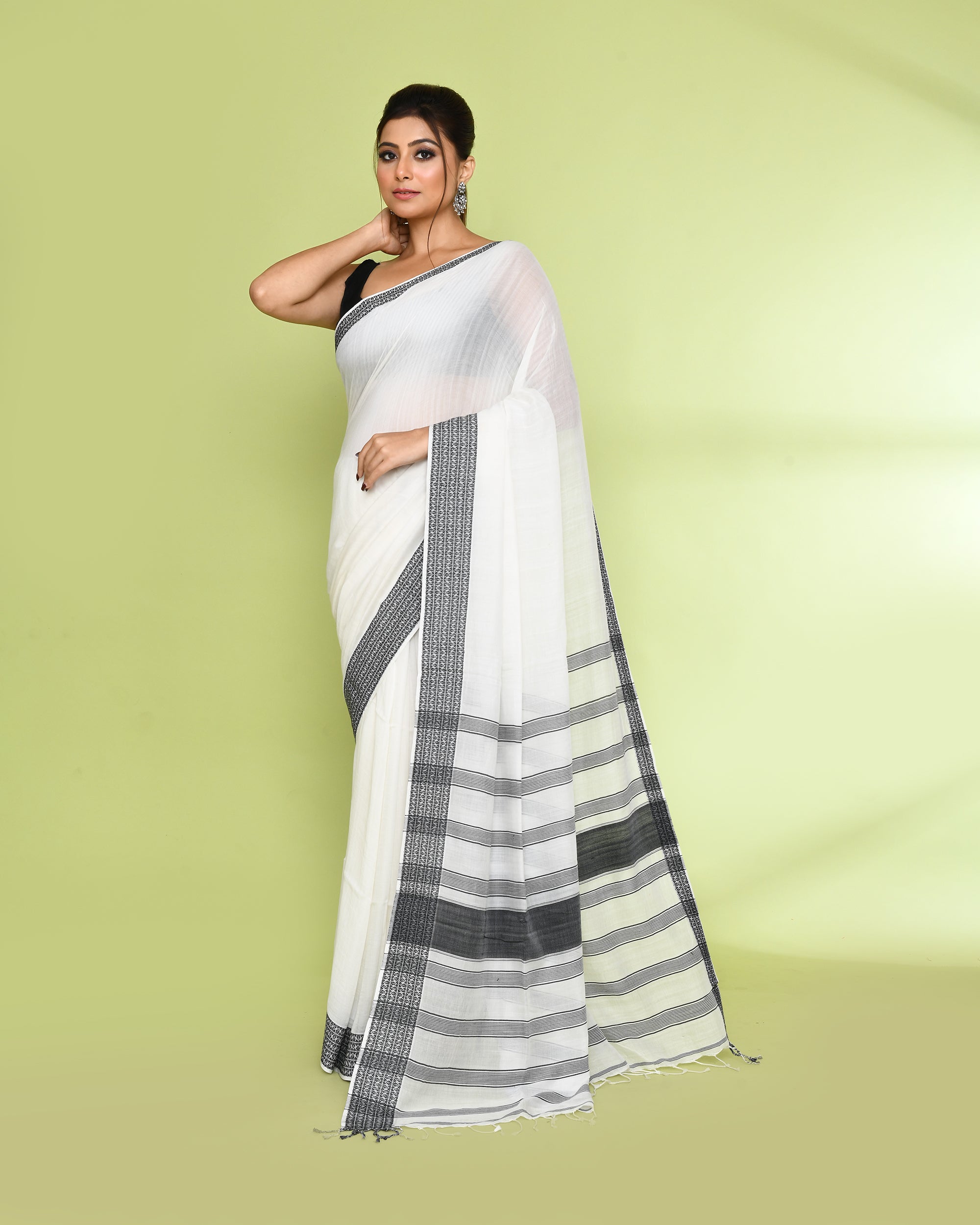 Piyari Fashion Women's White Embellished Cotton Saree - Distacart