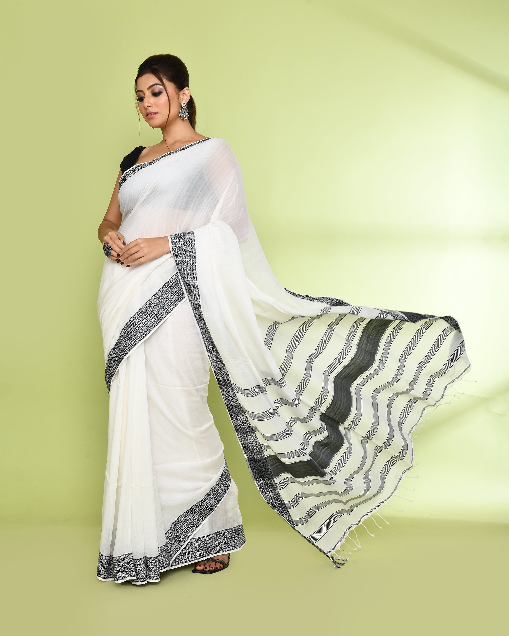 Piyari Fashion Women's White Embellished Cotton Saree - Distacart