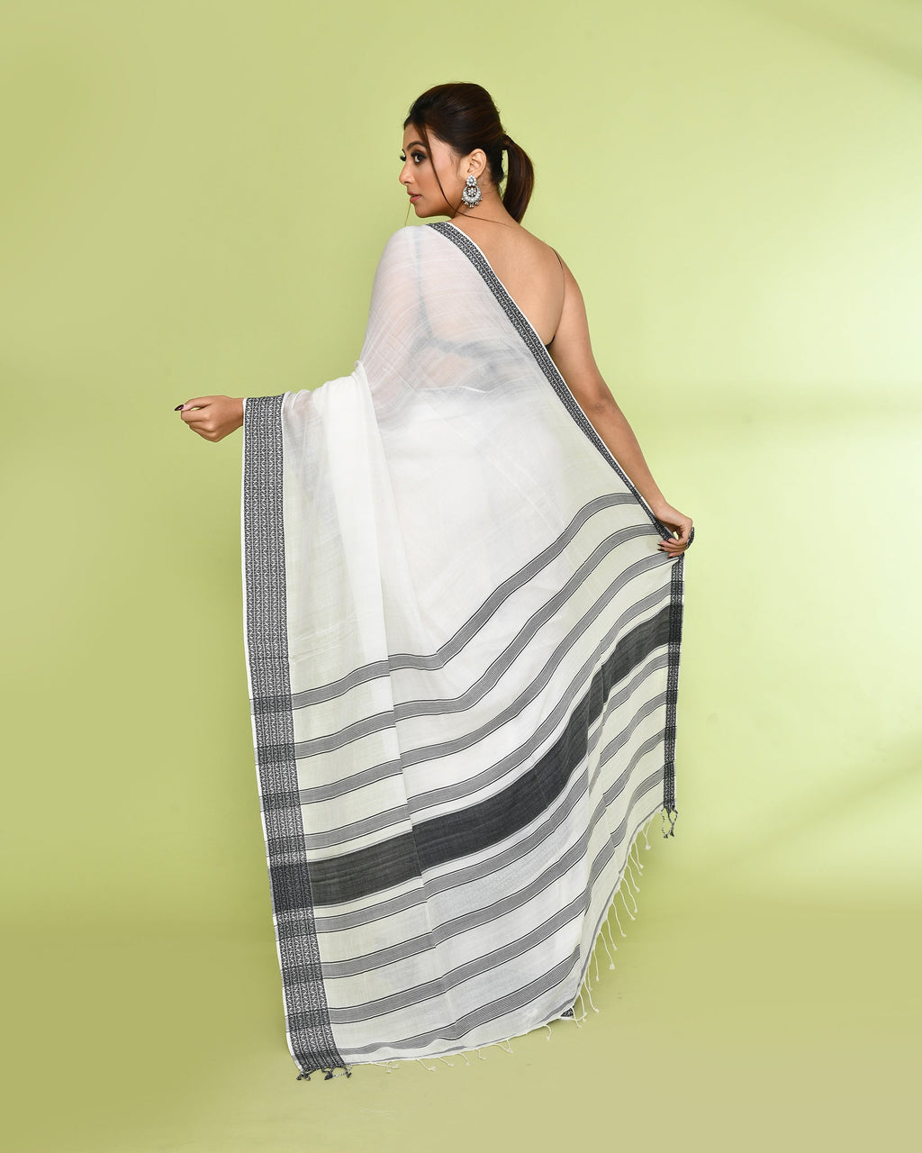 Piyari Fashion Women's White Embellished Cotton Saree - Distacart