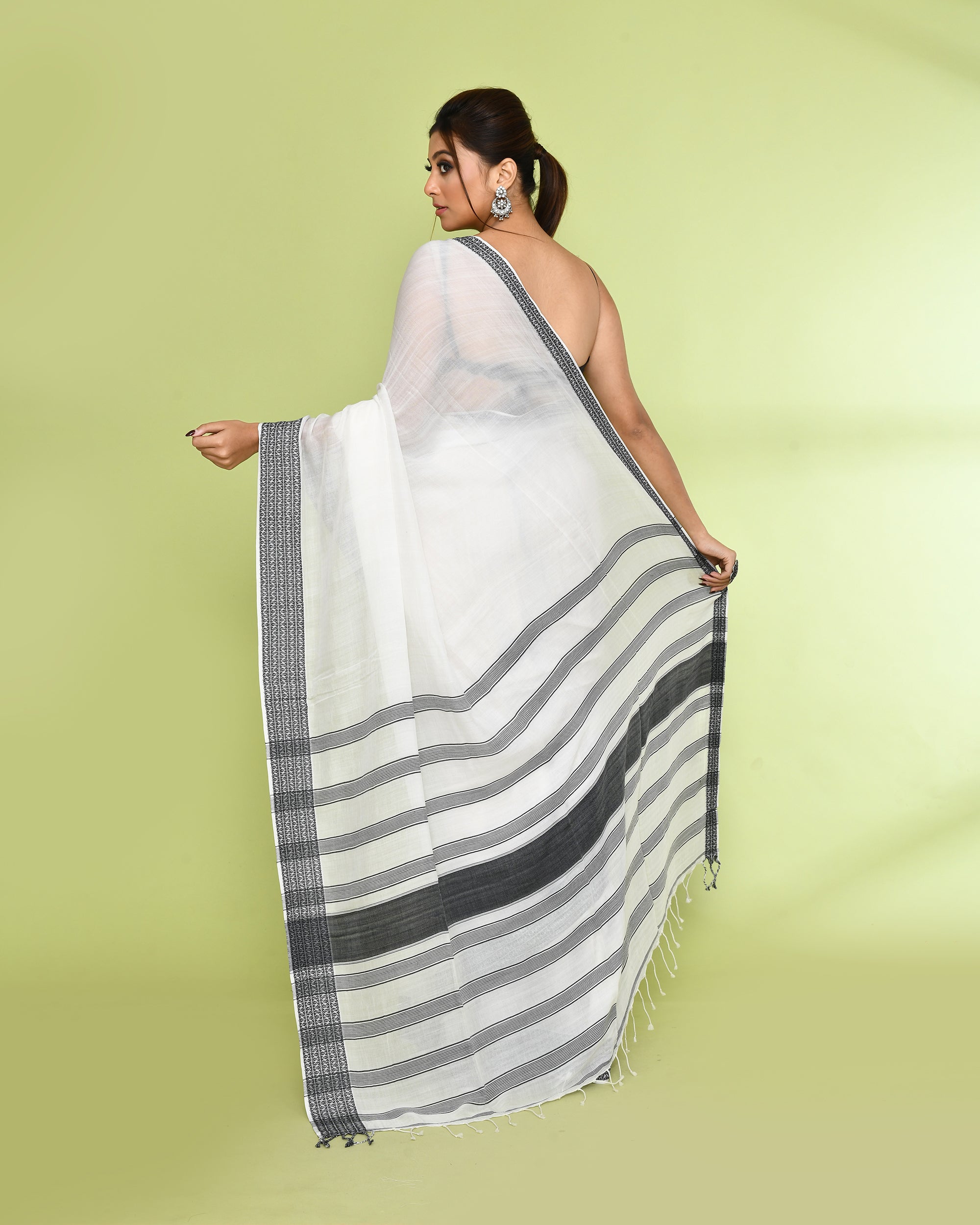 Piyari Fashion Women's White Embellished Cotton Saree - Distacart