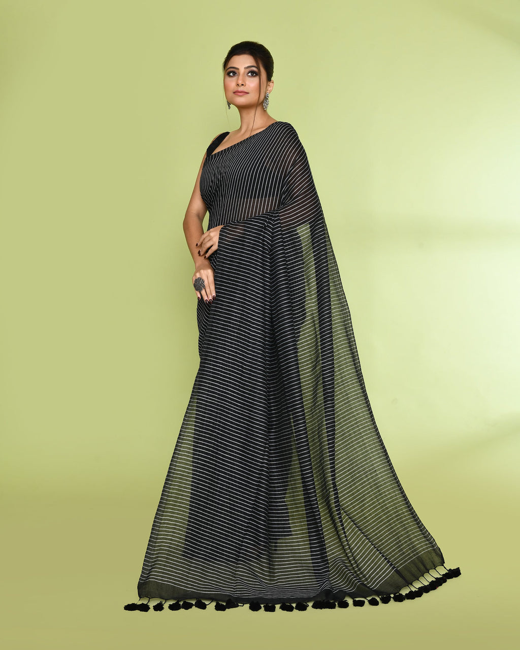 Piyari Fashion Women's Black Embellished Checked Cotton Saree - Distacart