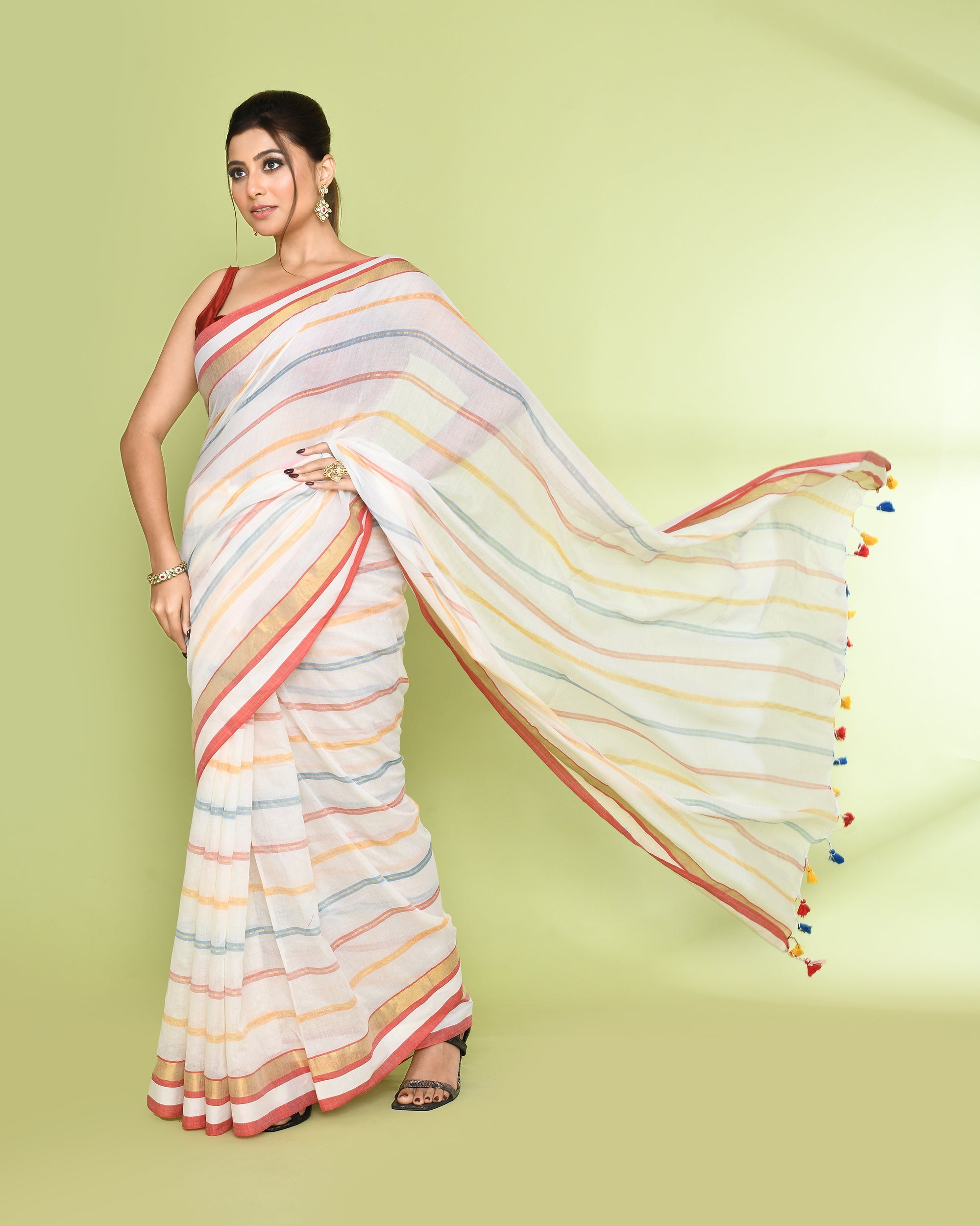 Piyari Fashion Women's White Embellished Checked Cotton Saree - Distacart