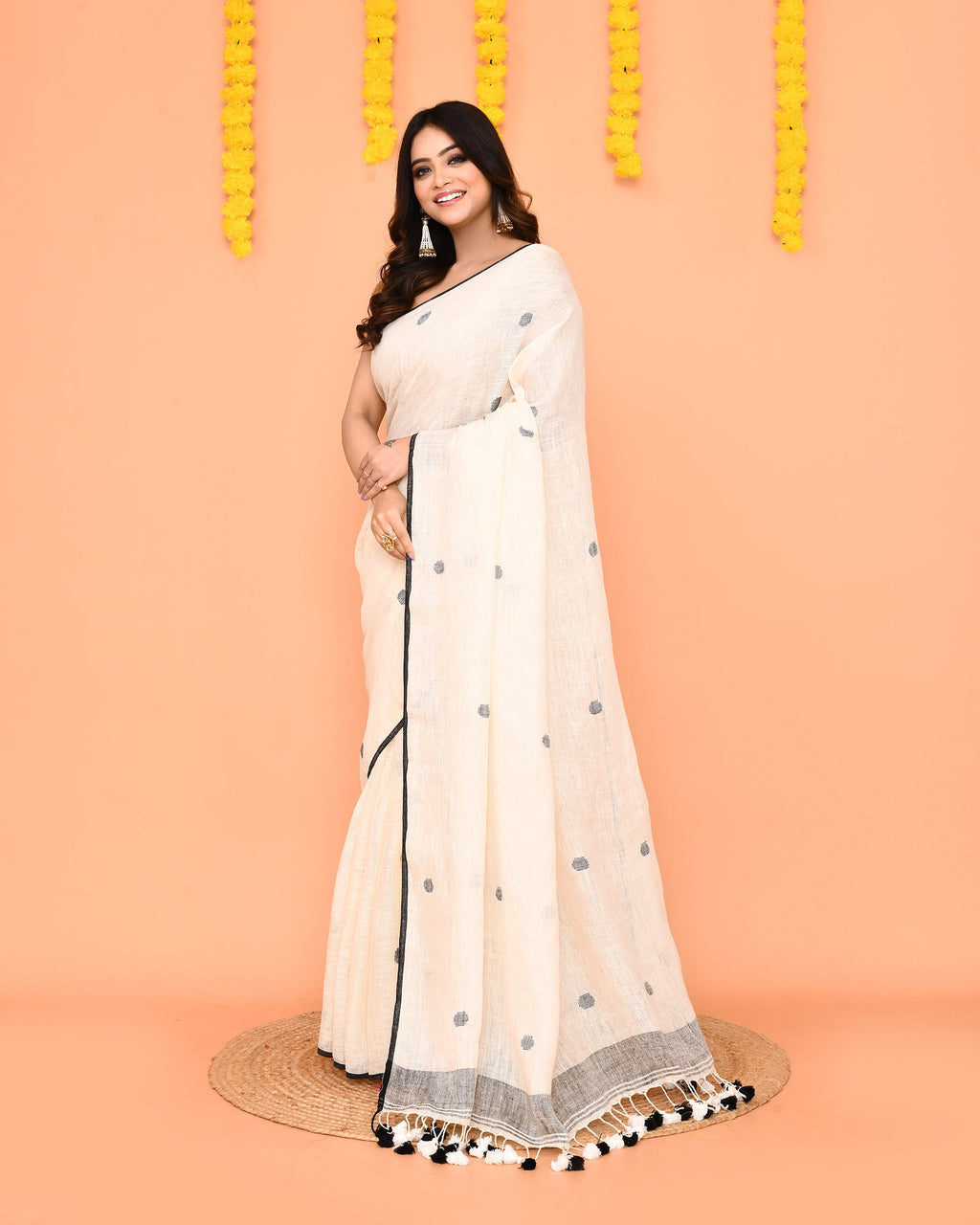 Piyari Fashion Women's Off White Linen Ball Jamdani Saree With Tassels - Distacart