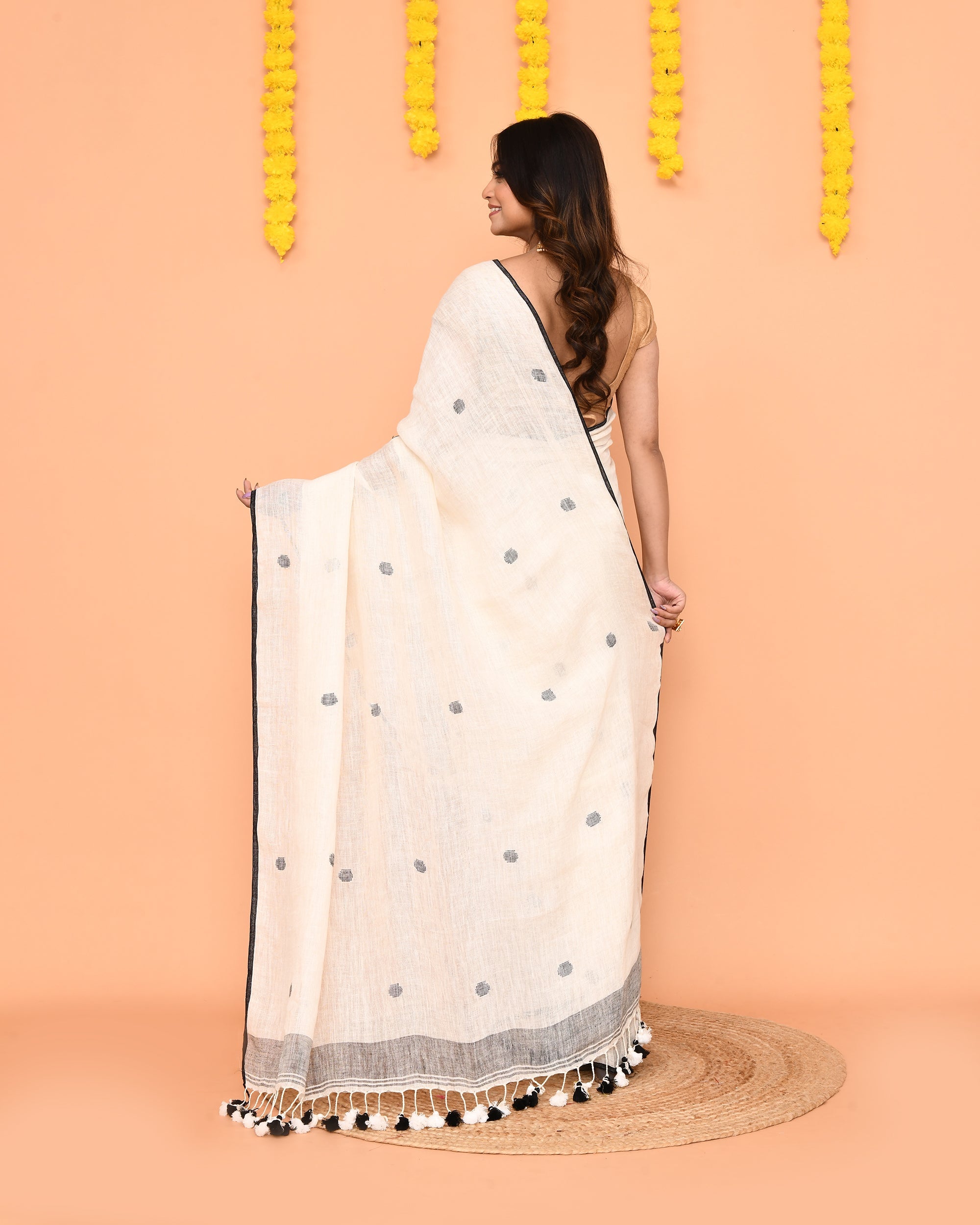Piyari Fashion Women's Off White Linen Ball Jamdani Saree With Tassels - Distacart