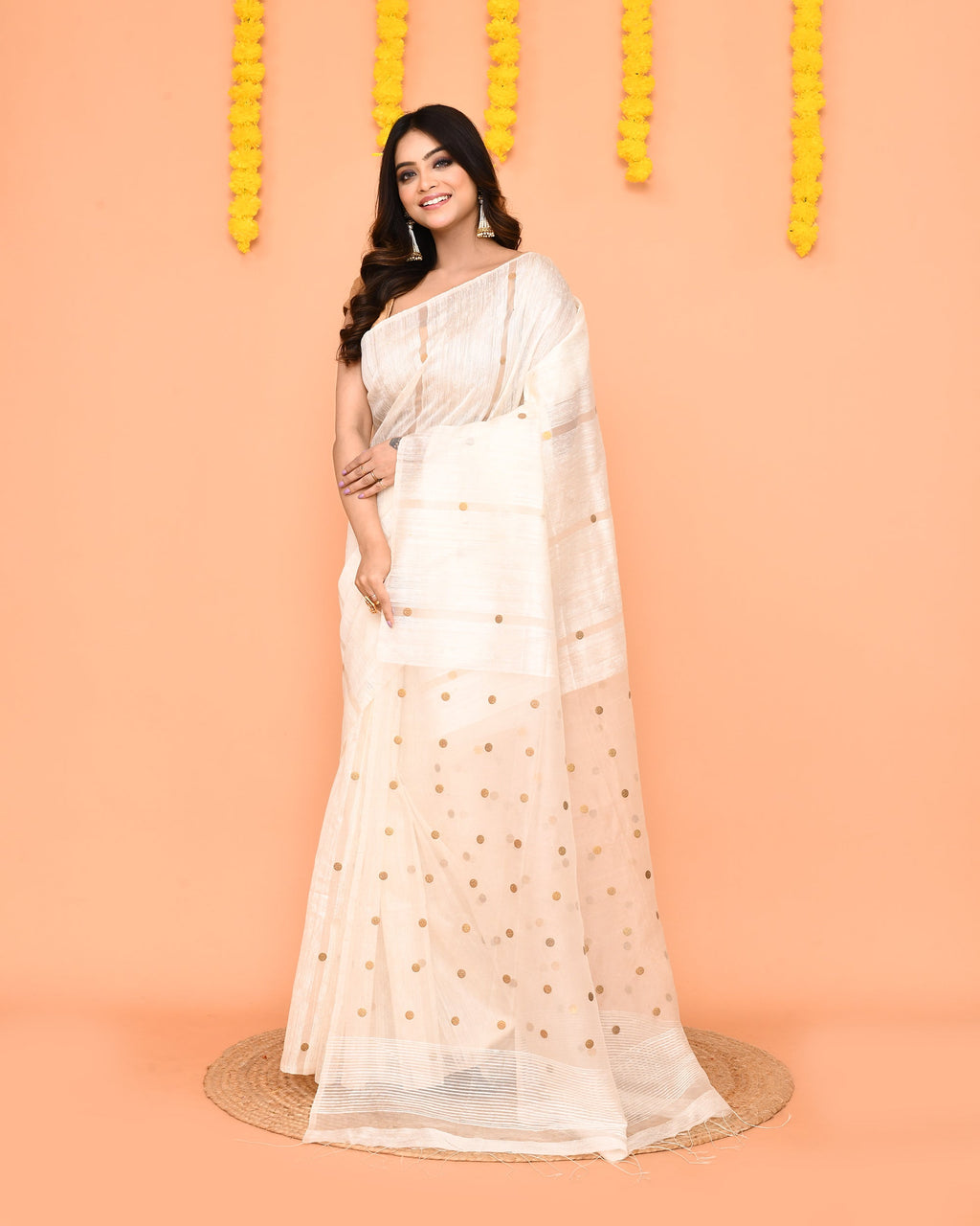 Piyari Fashion Traditional White Handwoven Matka Silk Jamdani Saree With Sequins - Distacart