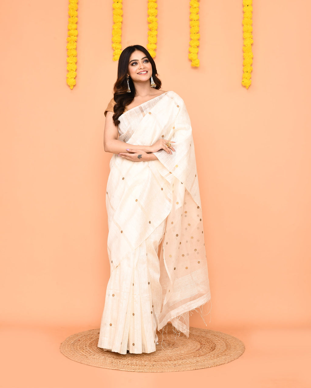 Piyari Fashion Traditional White Handwoven Matka Silk Jamdani Saree With Sequins - Distacart