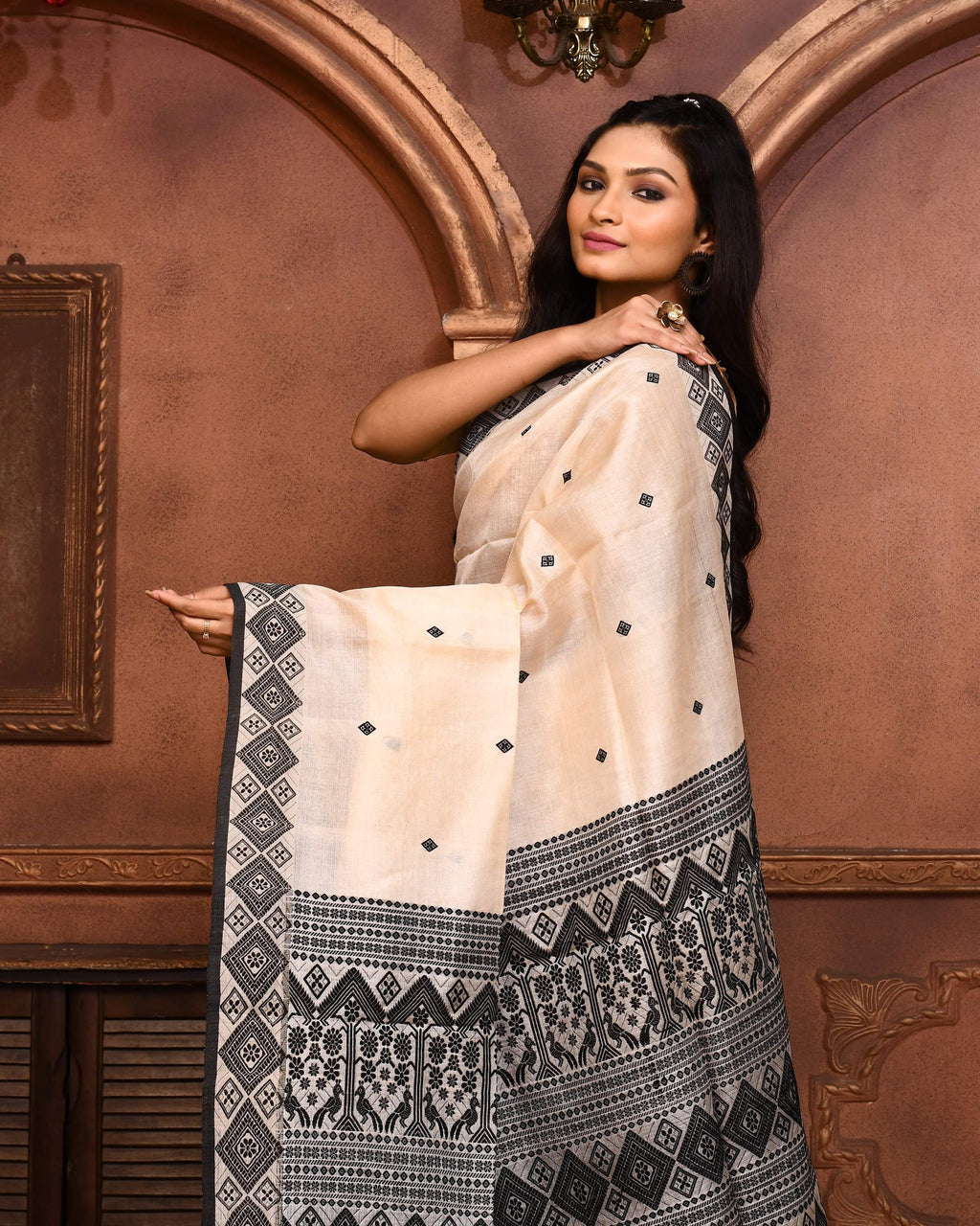 Piyari Fashion Off White Tussar Silk Jamdani Saree With Blouse Piece - Distacart