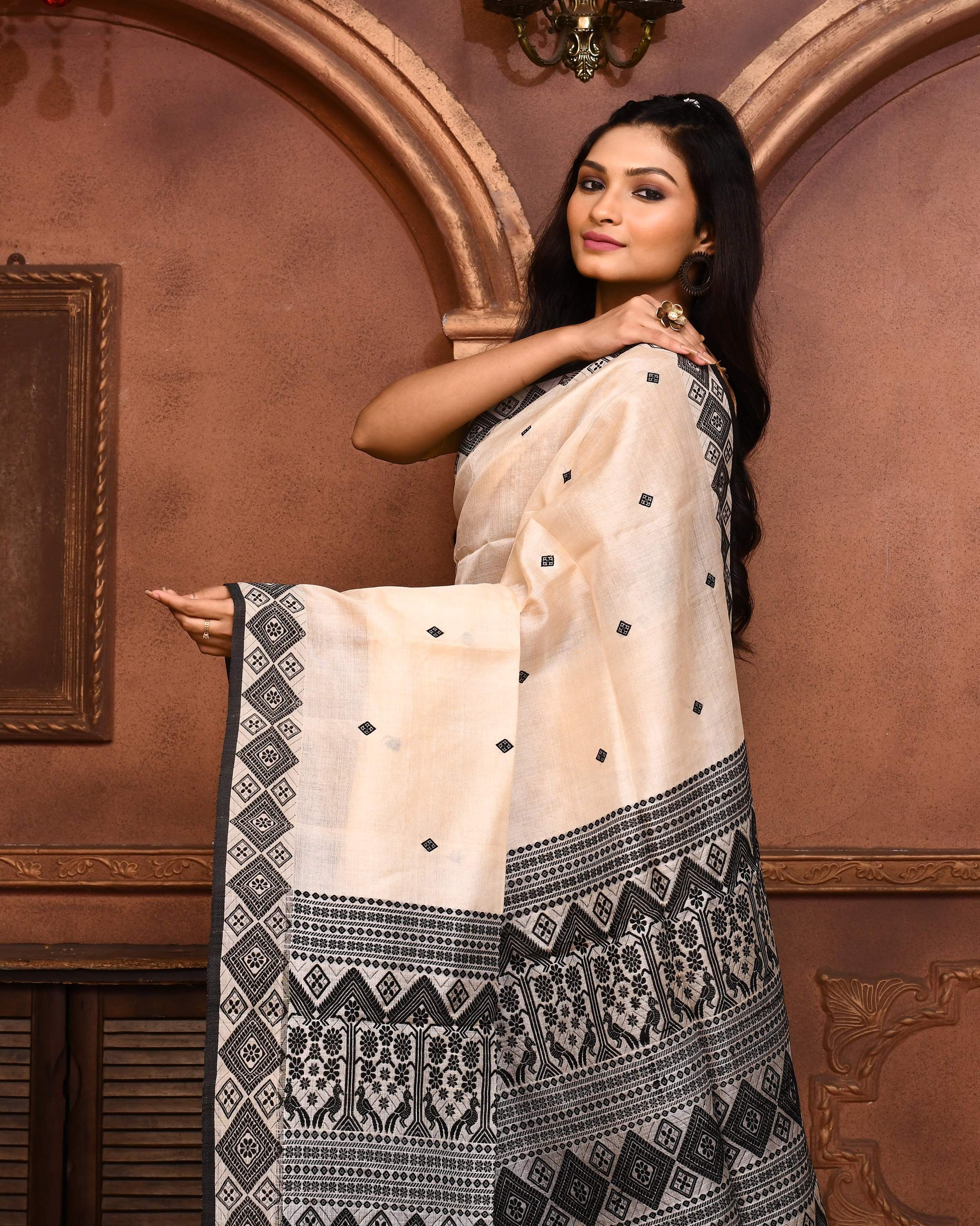 Piyari Fashion Off White Tussar Silk Jamdani Saree With Blouse Piece - Distacart