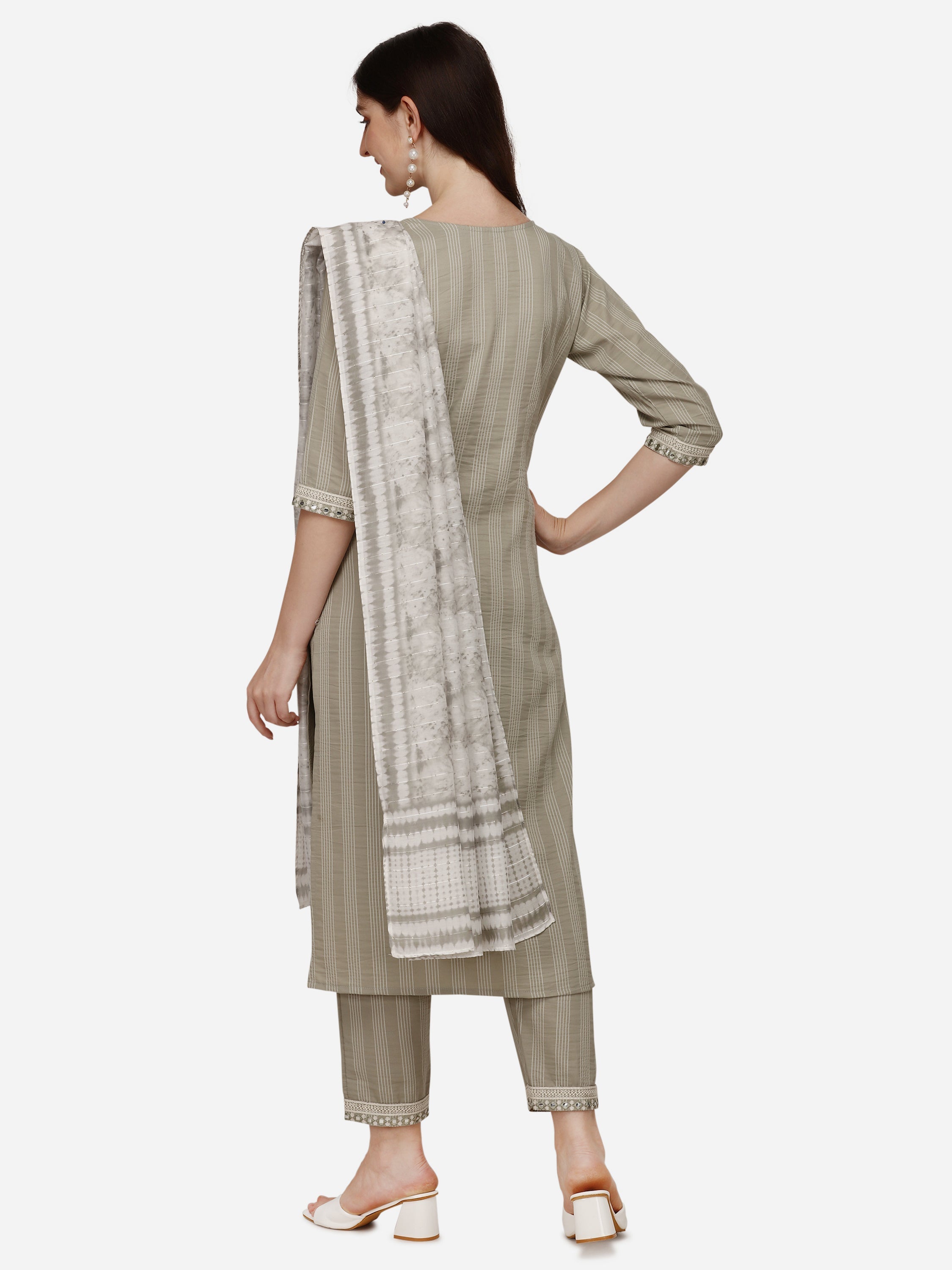 Floral Embroidered & Thread Work Kurta With Pant & Dupatta Set, Multicolor - Hiral Fashion - Distacart