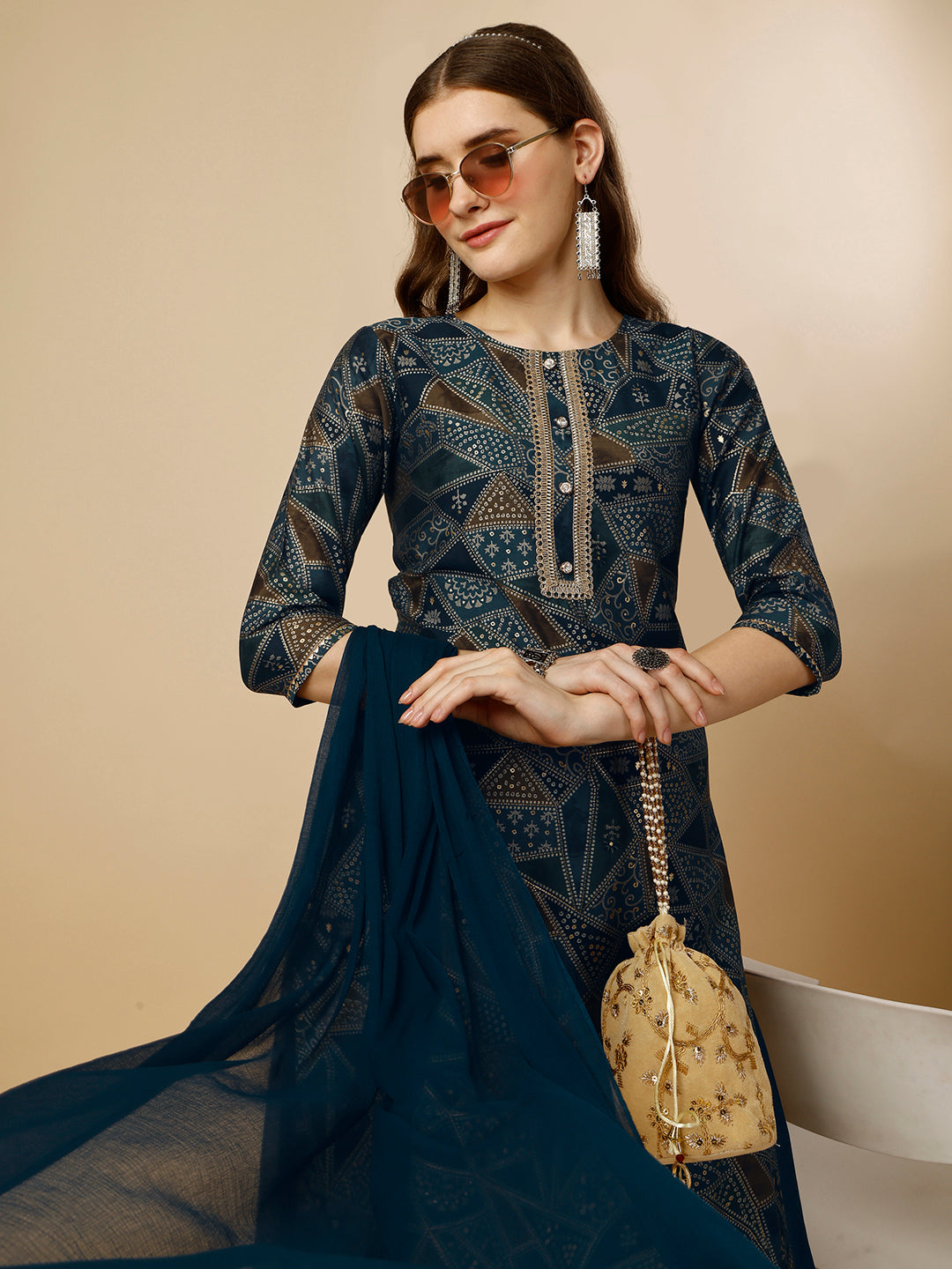 Geometric Printed Kurta With Pant And Dupatta Set, Multicolor - Hiral Fashion - Distacart