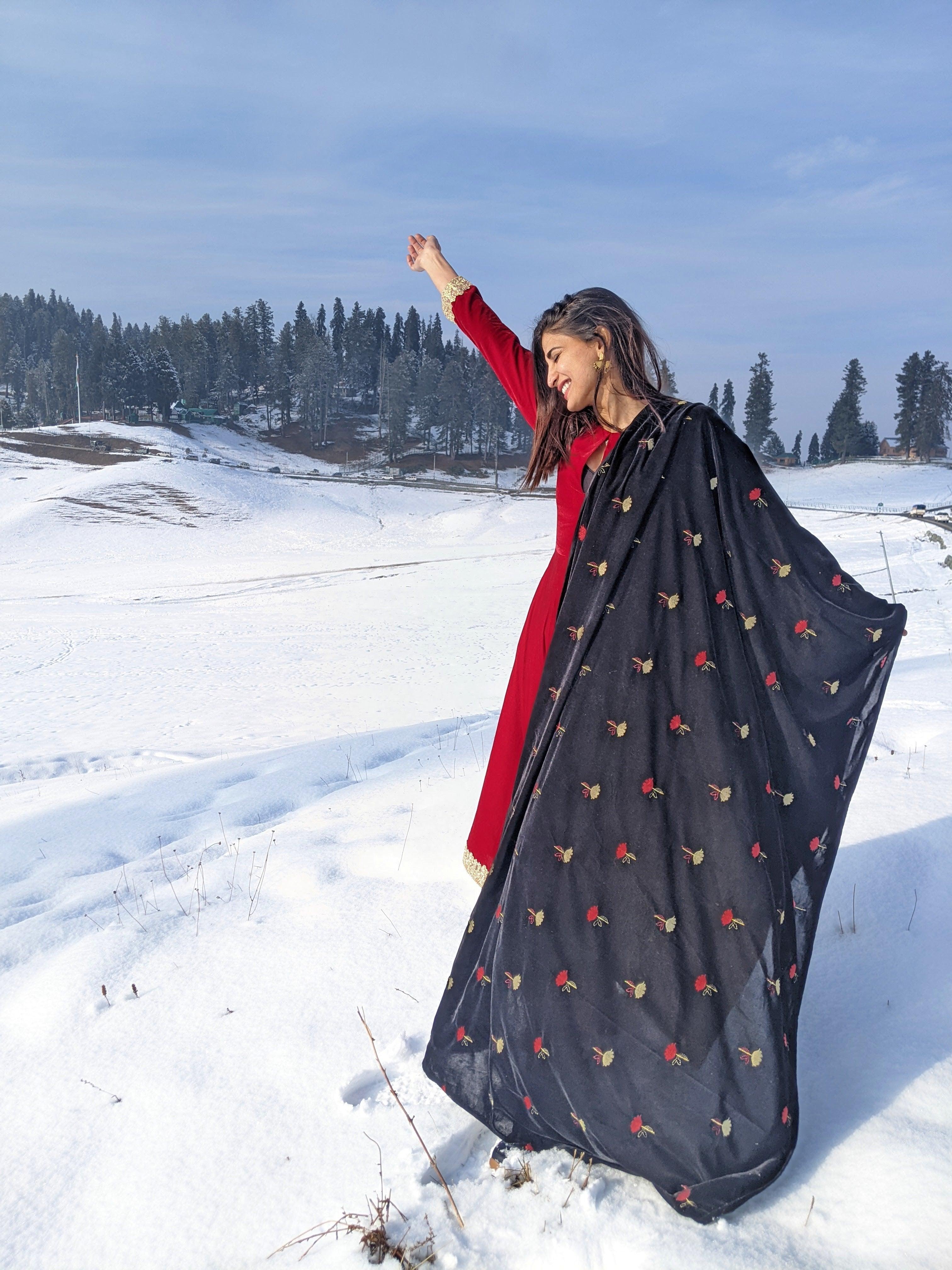 trueBrowns Black Velvet Silk Embroidered Lace Ready Pleated Saree
