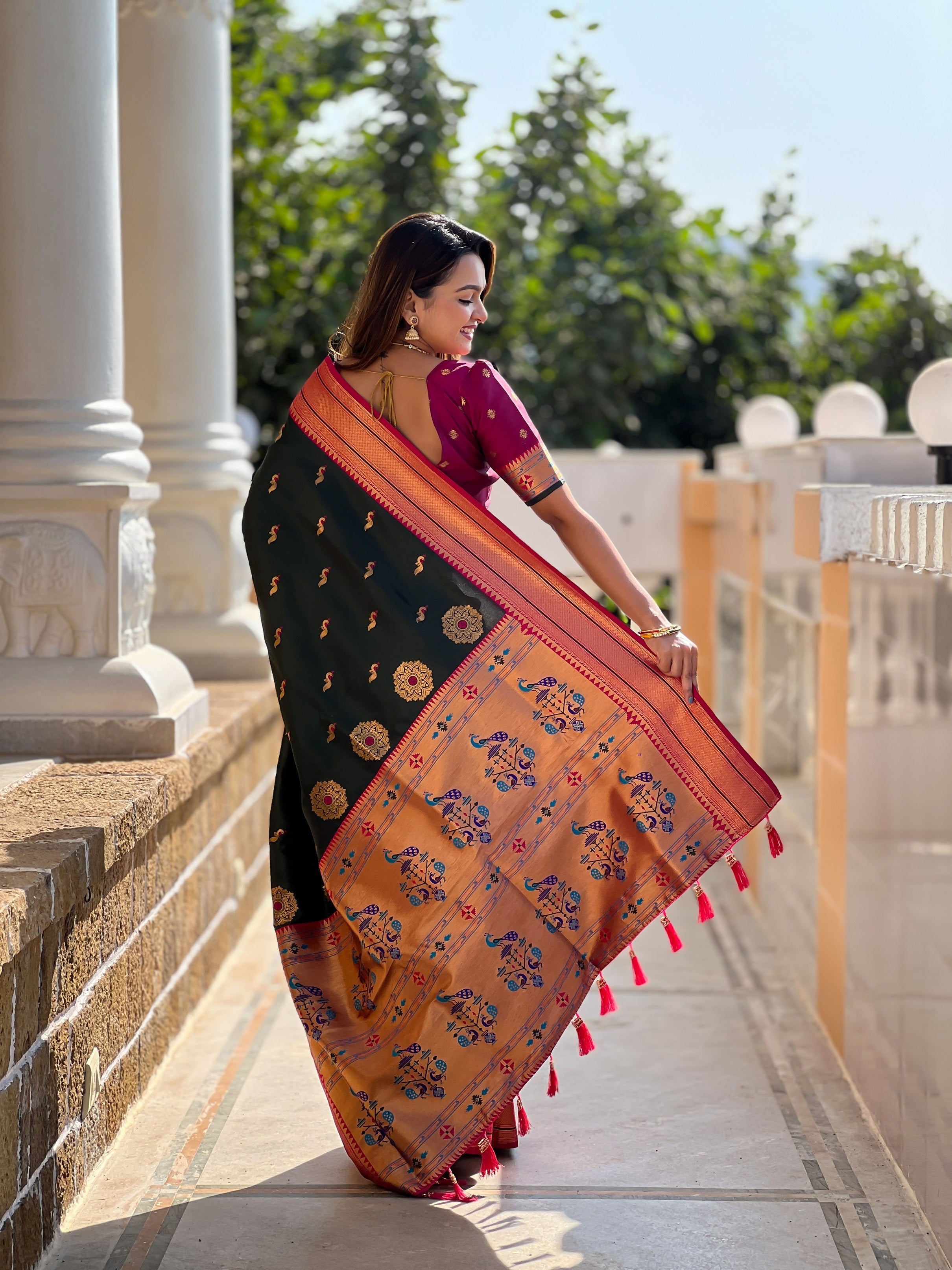 Vedant Vastram Soft Litchi Silk Paithani Jacquard Saree - Green