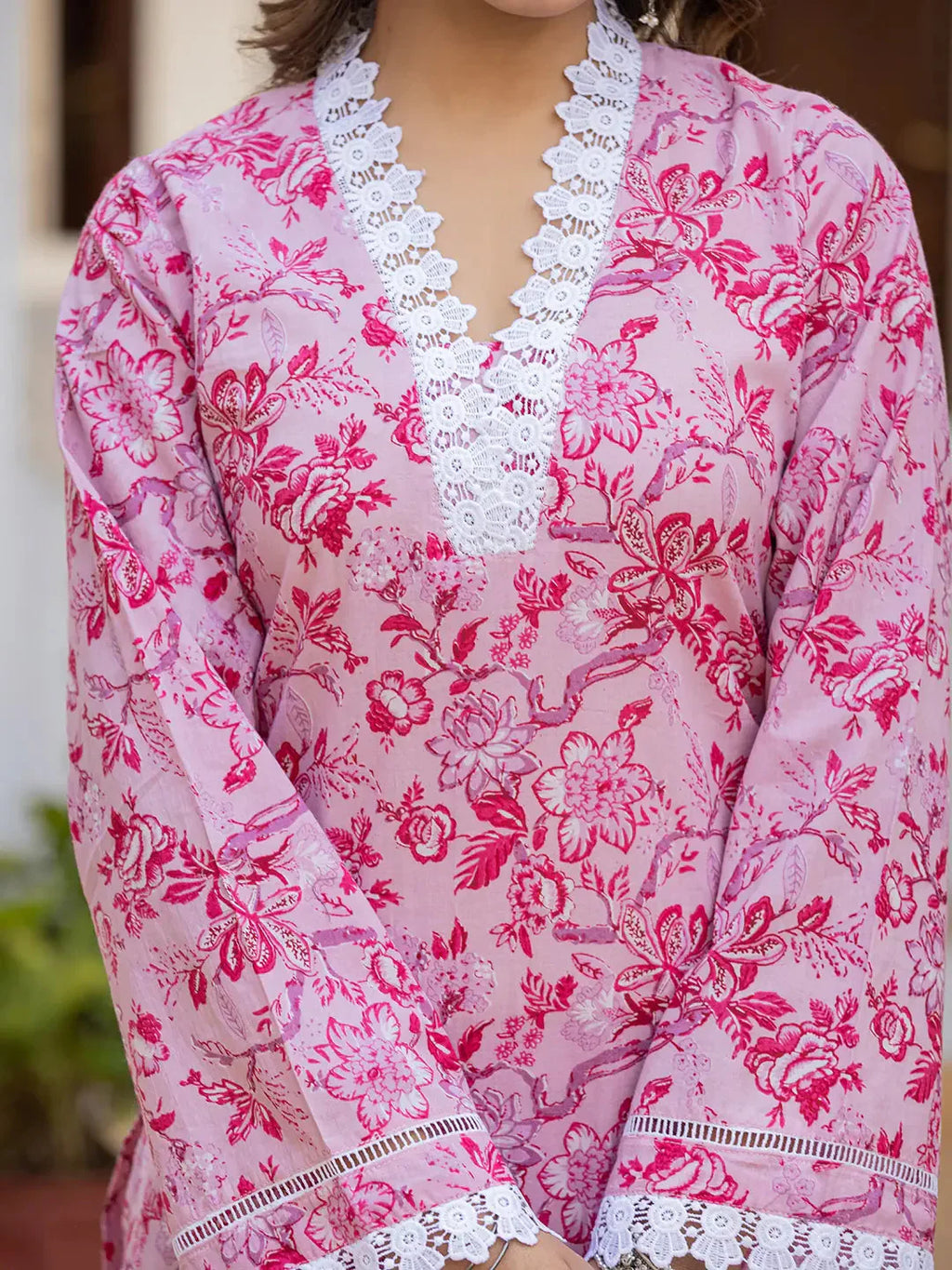 Yufta Pink Floral Print Pakistani Style Kurta Trouser And Dupatta Set
