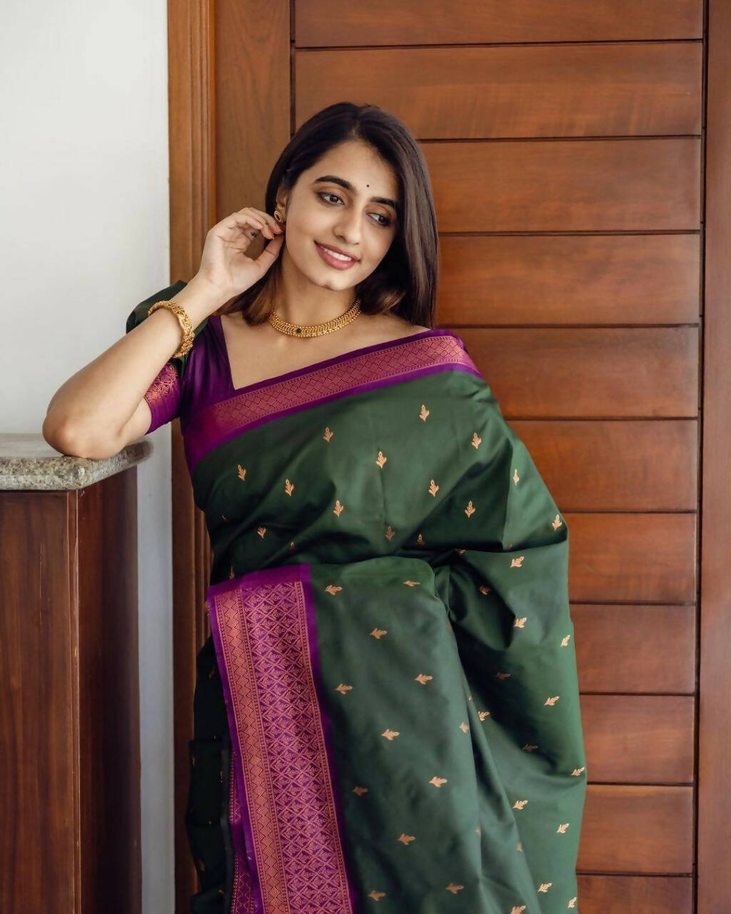 DEIANA'S Beautiful Designer Golden zari Soft Lichi Silk Saree - Green
