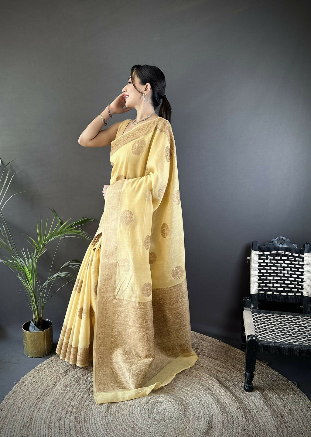 Joban Fashion Yellow Floral & Paisley Linen Silk Banarasi Saree - Distacart