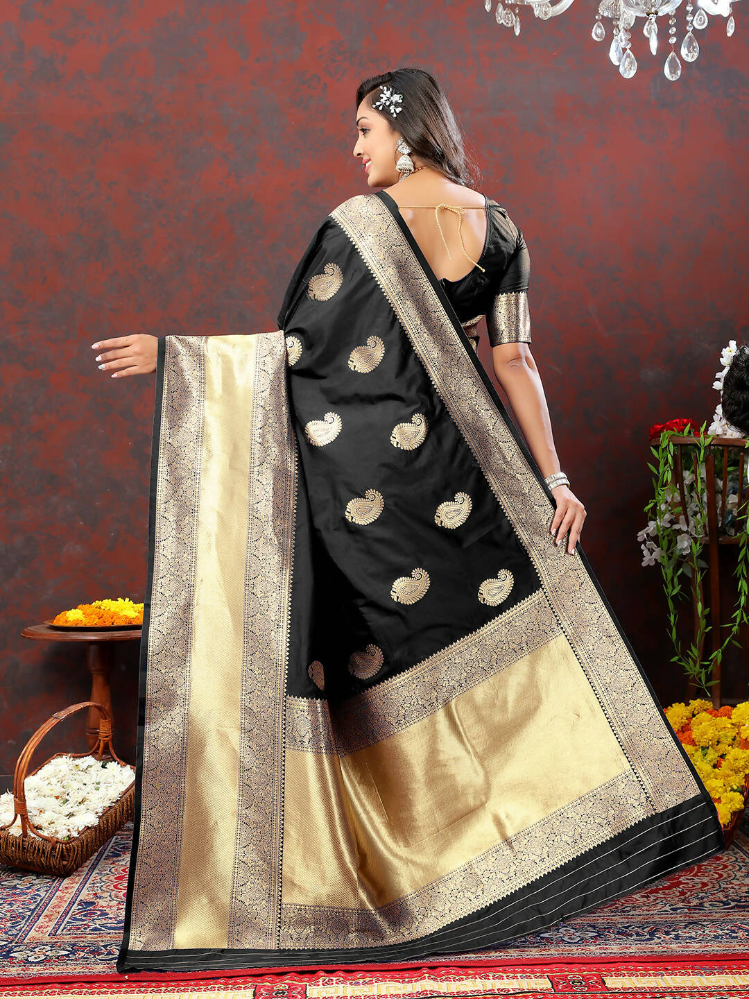 Lorenvalley Fashion Black Soft Silk Woven Design Gold Zari Weaving Saree