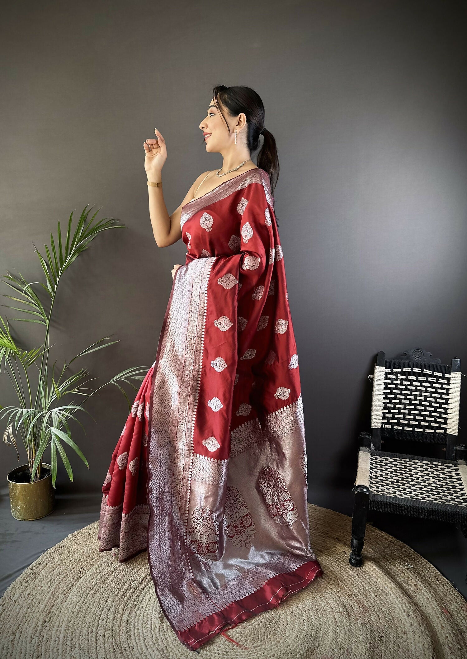 Joban Fashion Maroon Floral Motifs Soft Silk Banarasi Saree - Distacart