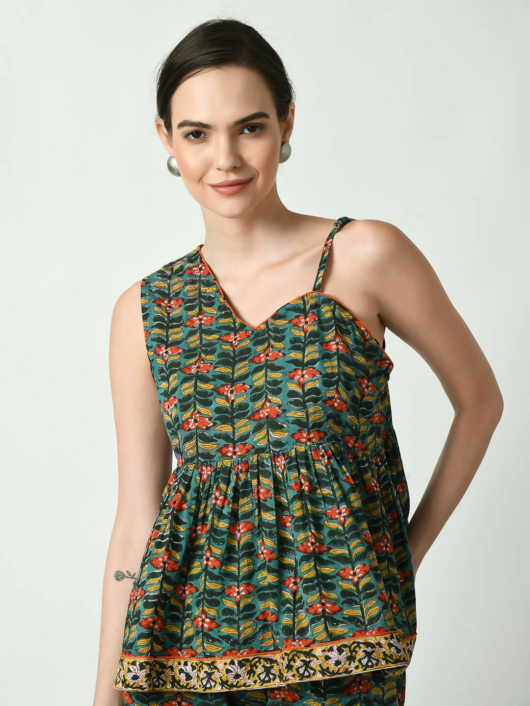 Myshka Women's Green One Shoulder Top With Trousers