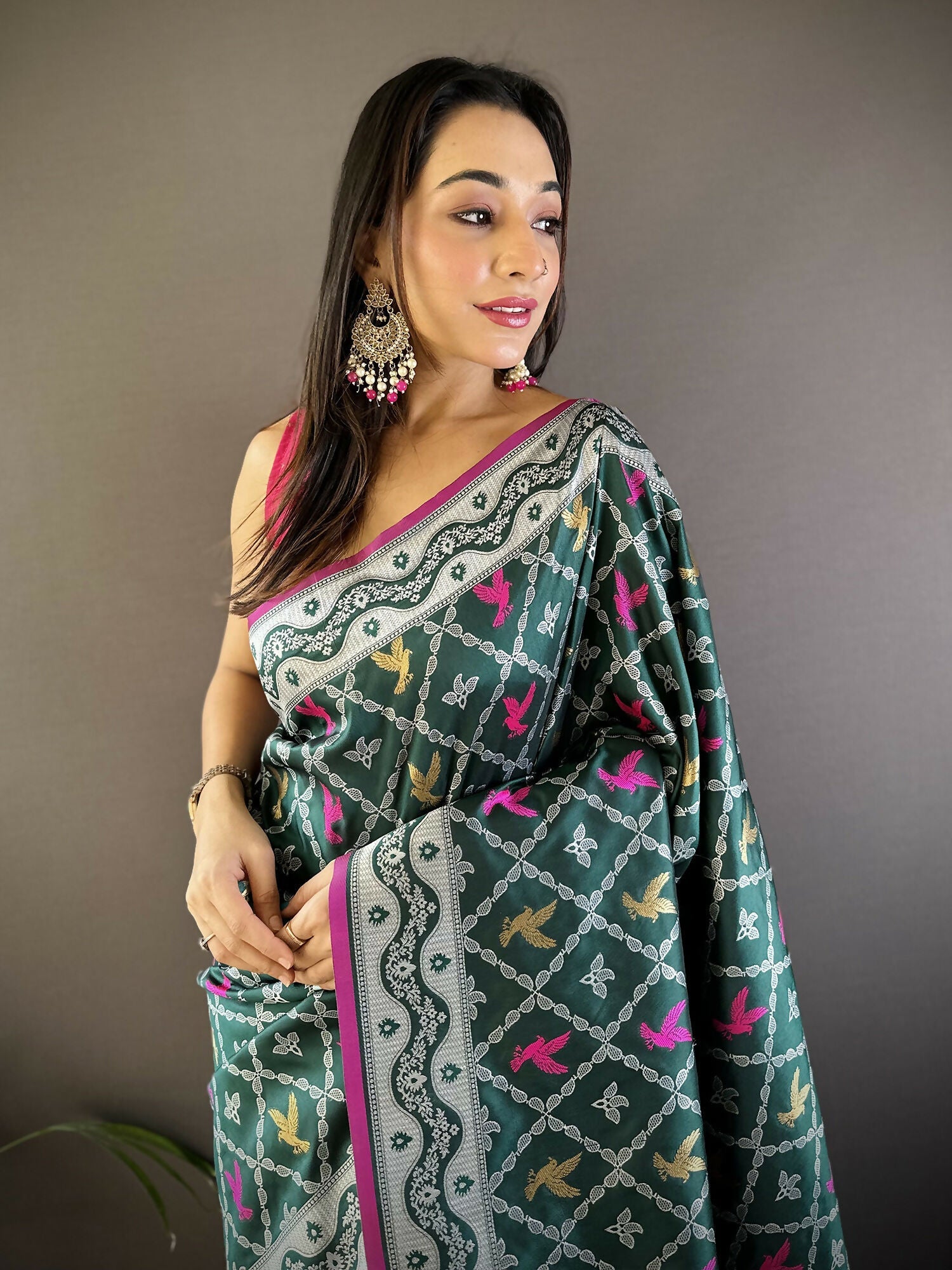 Joban Fashion Dark Green Jacquard Woven Pattern Lichi Soft Silk Banarasi Saree