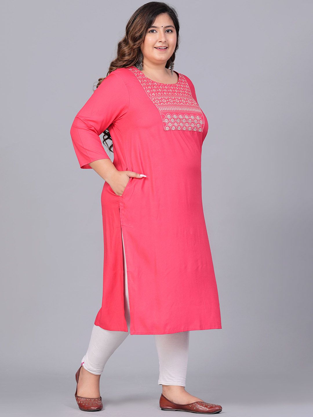 Sztori Women Yoke Design Thread Work Kurta