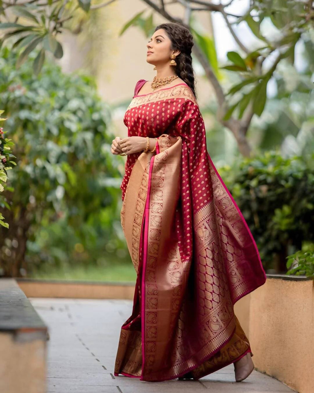 DEIANA'S Beautiful Designer Golden zari Soft Lichi Silk Saree - Maroon