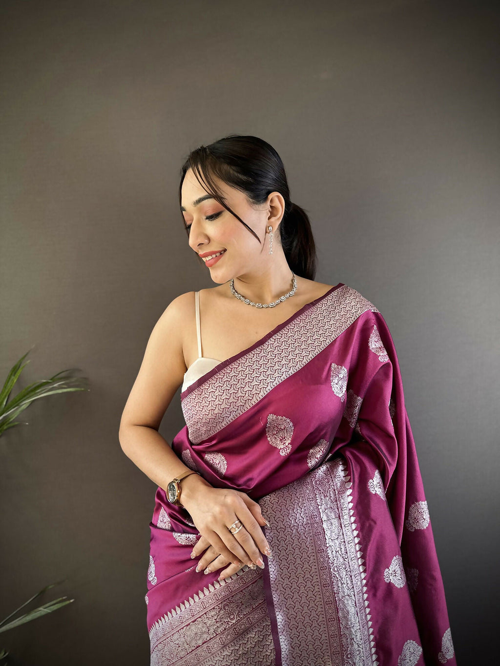 Joban Fashion Magenta Floral Motifs Soft Silk Banarasi Saree - Distacart