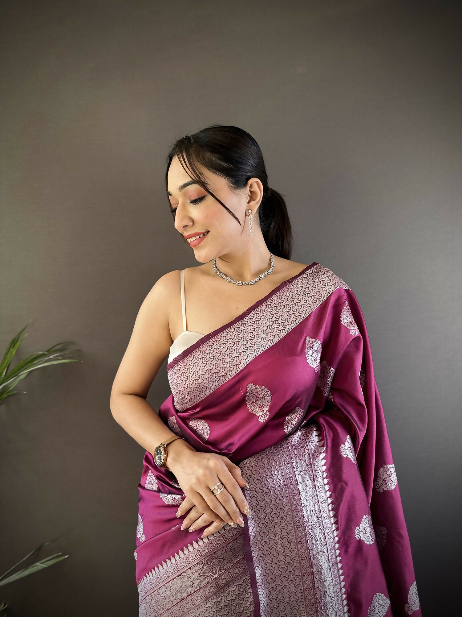 Joban Fashion Magenta Floral Motifs Soft Silk Banarasi Saree - Distacart