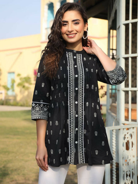 Juniper Women's Black Cambric Floral Printed Tunic