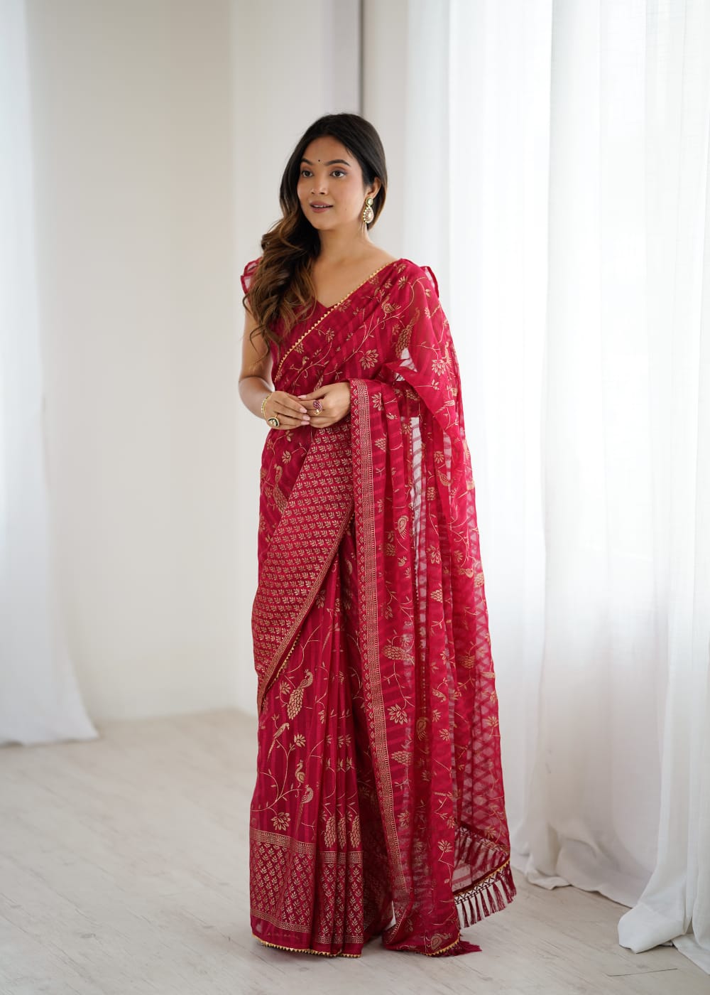 Lorenvalley Fashion Red Solo Georgette Superb Finishing Foils Print & Fancy Zalar Lace in Border Saree with Blouse - Distacart