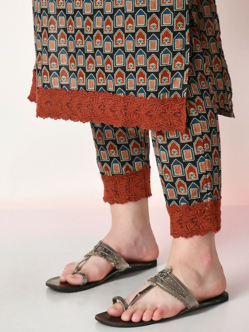 Myshka Women's Multi Printed Kurta With Trousers