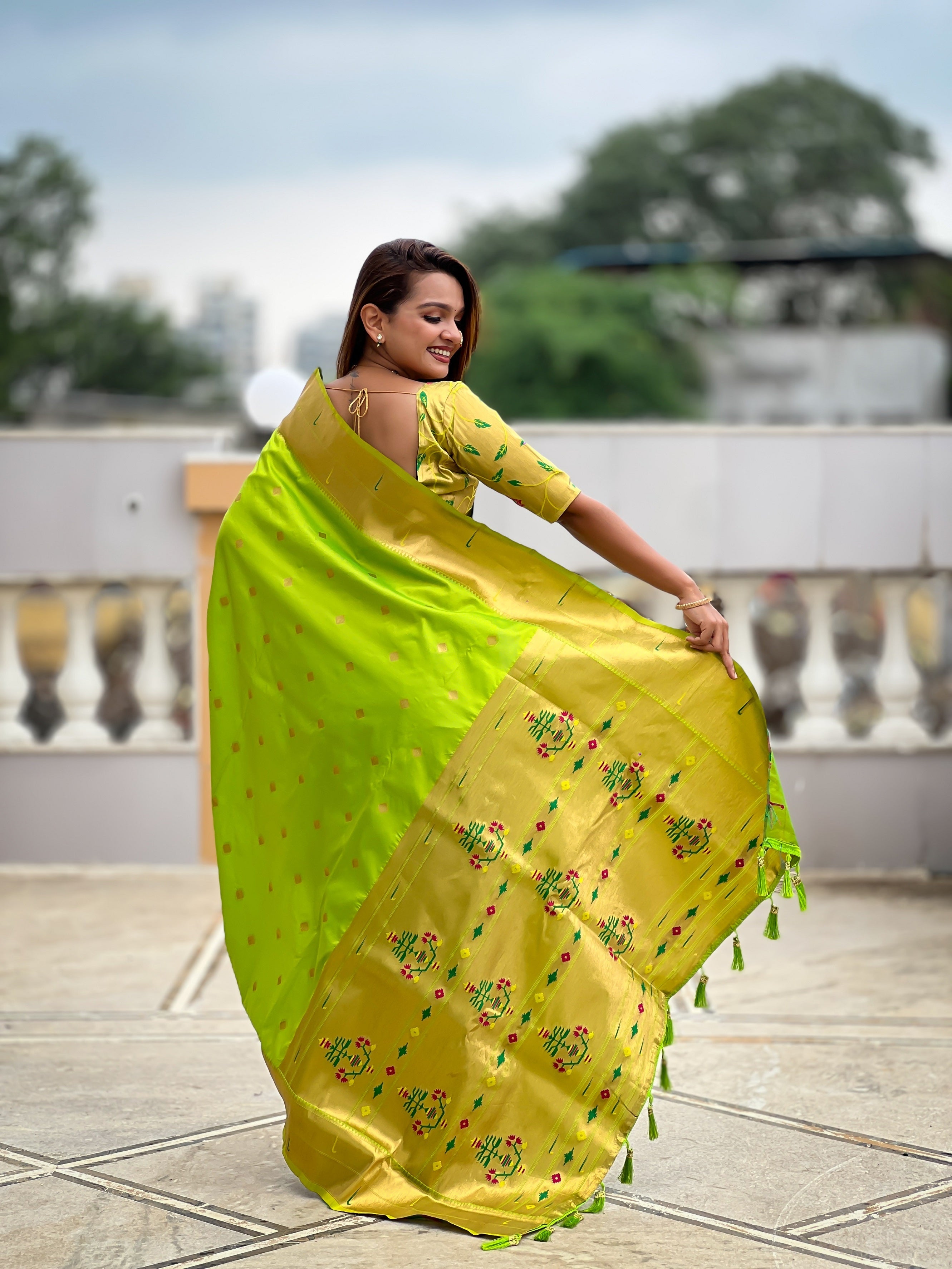 Vedant Vastram Soft Litchi Silk Paithani Jacquard Saree - Parrot