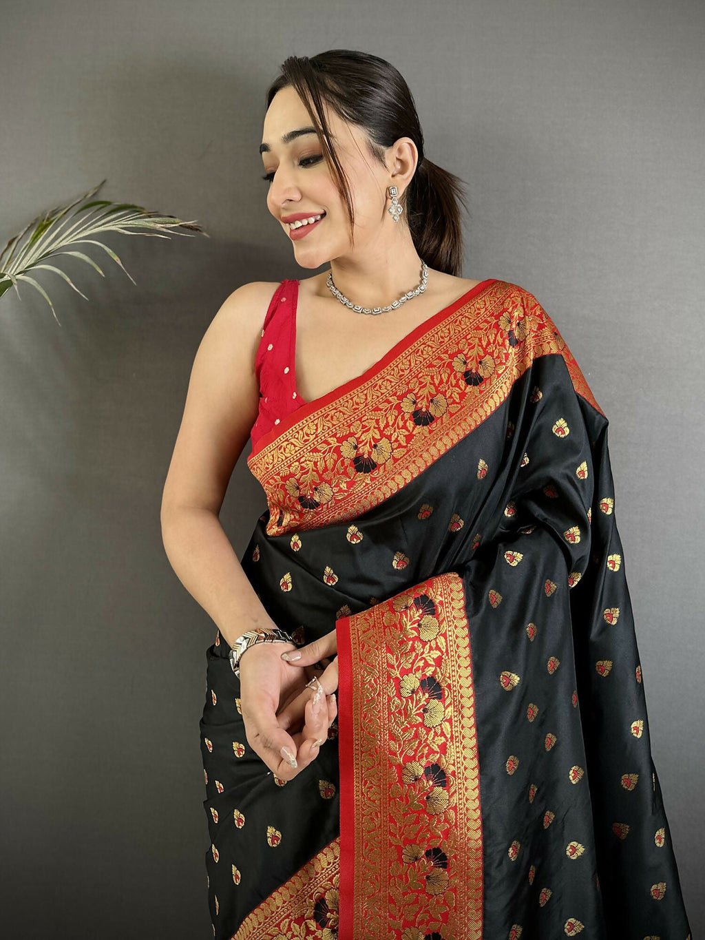 Joban Fashion Black Intricate Motifs Soft Silk Banarasi Saree