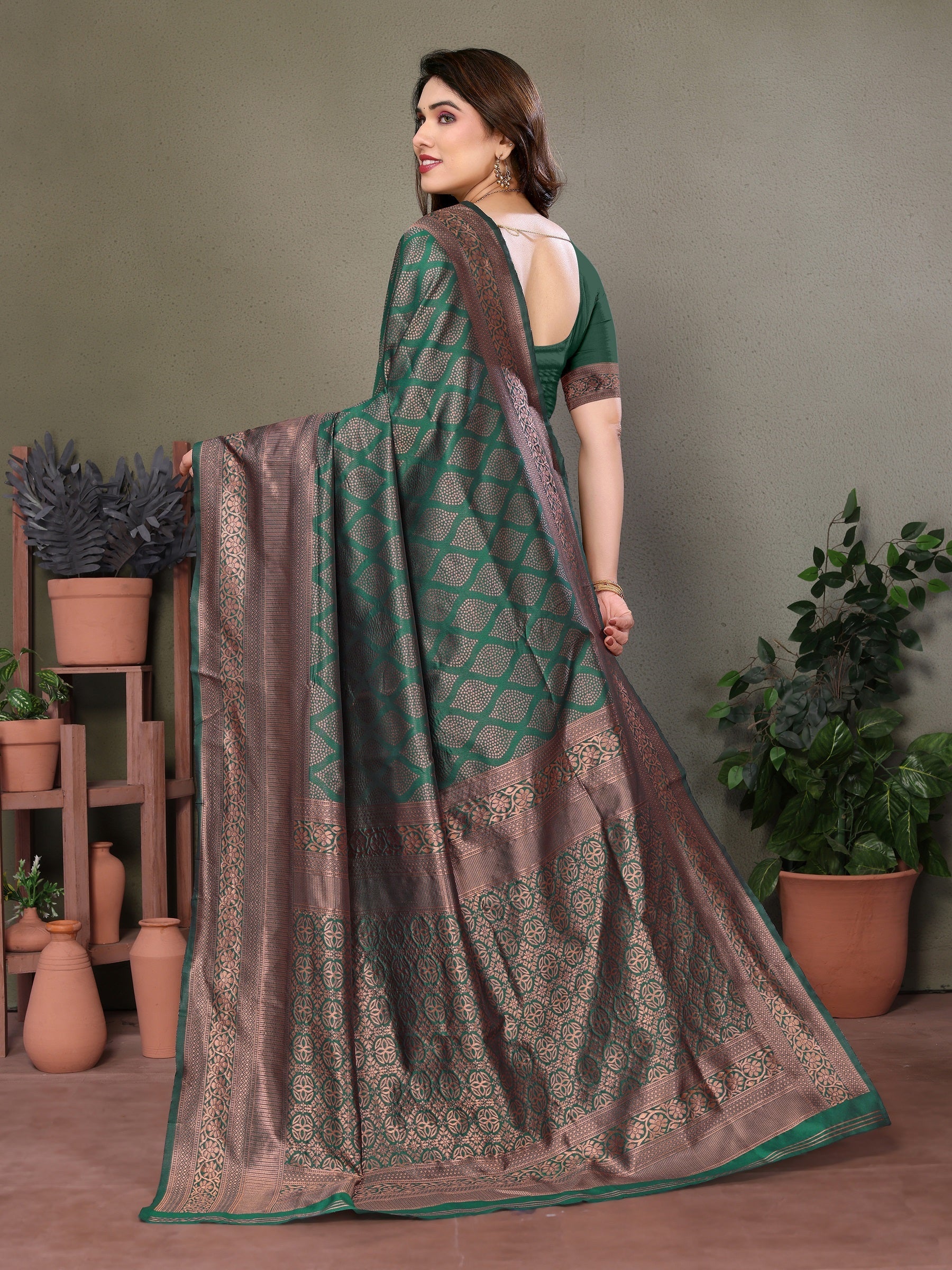 Vedant Vastram Litchi Silk Banarasi Silk Saree - Bottle Green - Distacart