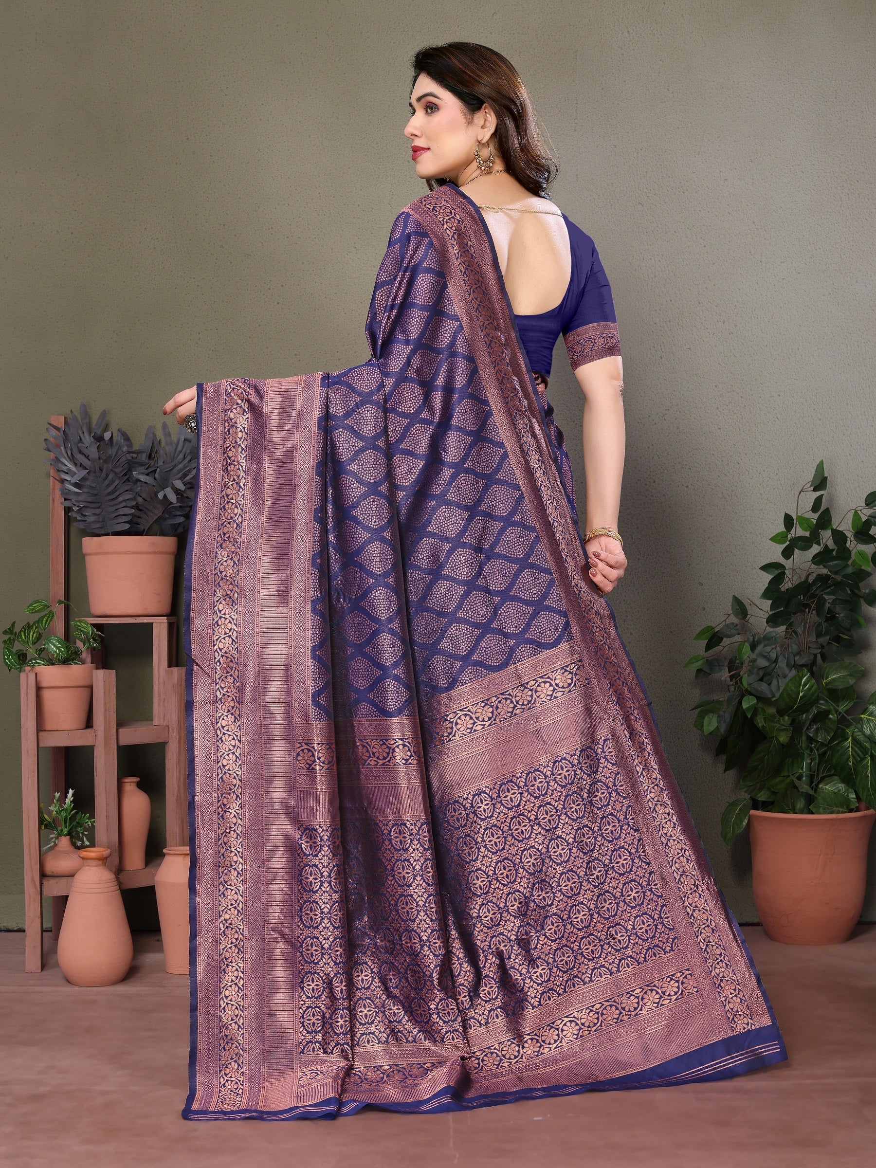 Vedant Vastram Litchi Silk Banarasi Silk Saree - Navy - Distacart