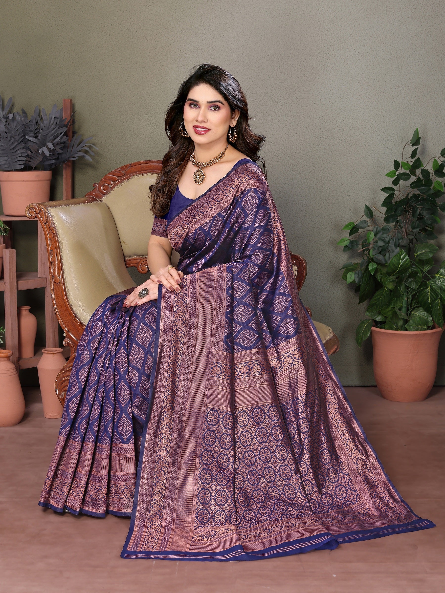 Vedant Vastram Litchi Silk Banarasi Silk Saree - Navy - Distacart