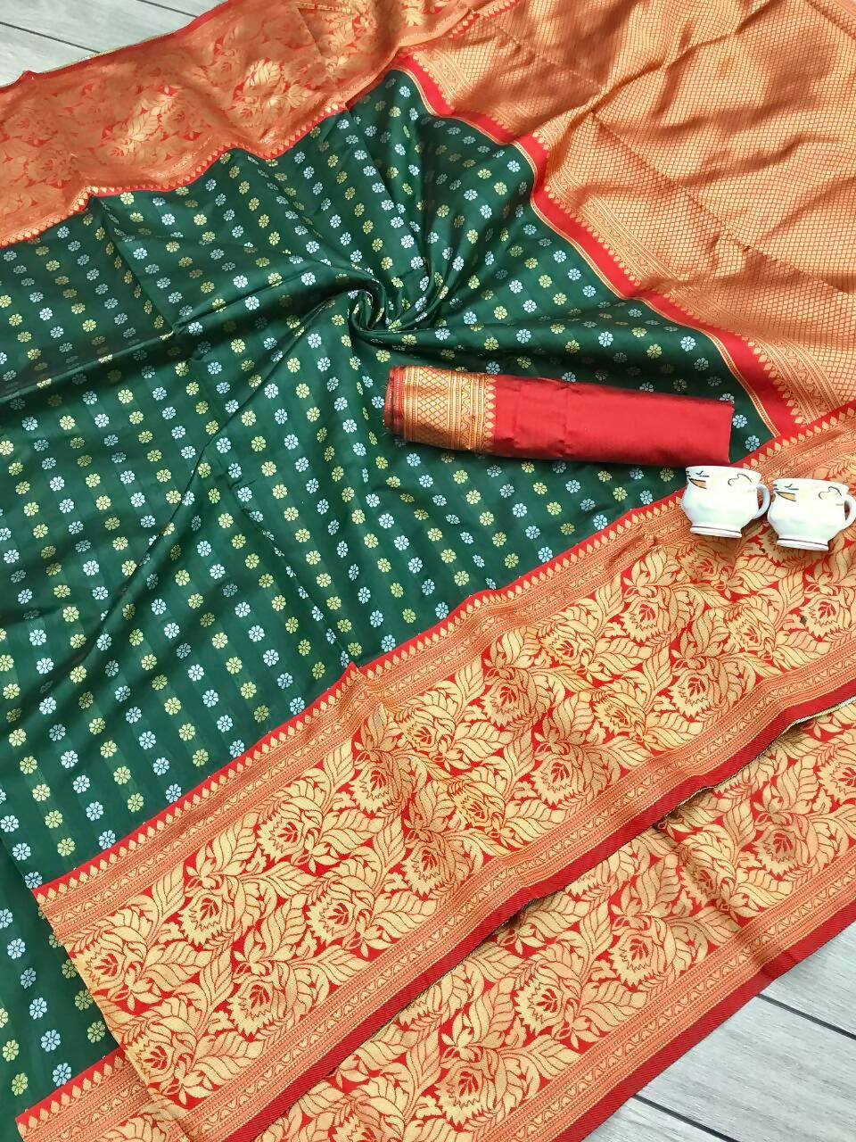 DEIANA'S Beautiful Designer Golden zari Soft Lichi Silk Saree - Green