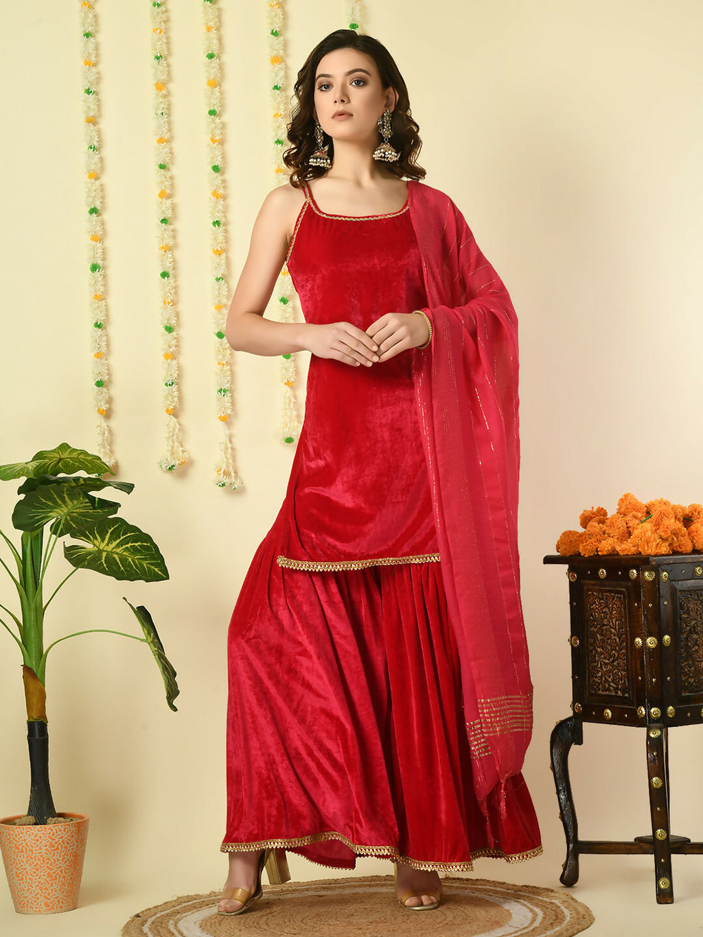 Myshka Women's Pink Velvet Kurti & Sharara With Dupatta Party Sets
