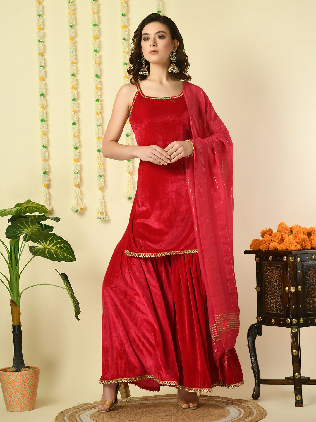 Myshka Women's Pink Velvet Kurti & Sharara With Dupatta Party Sets