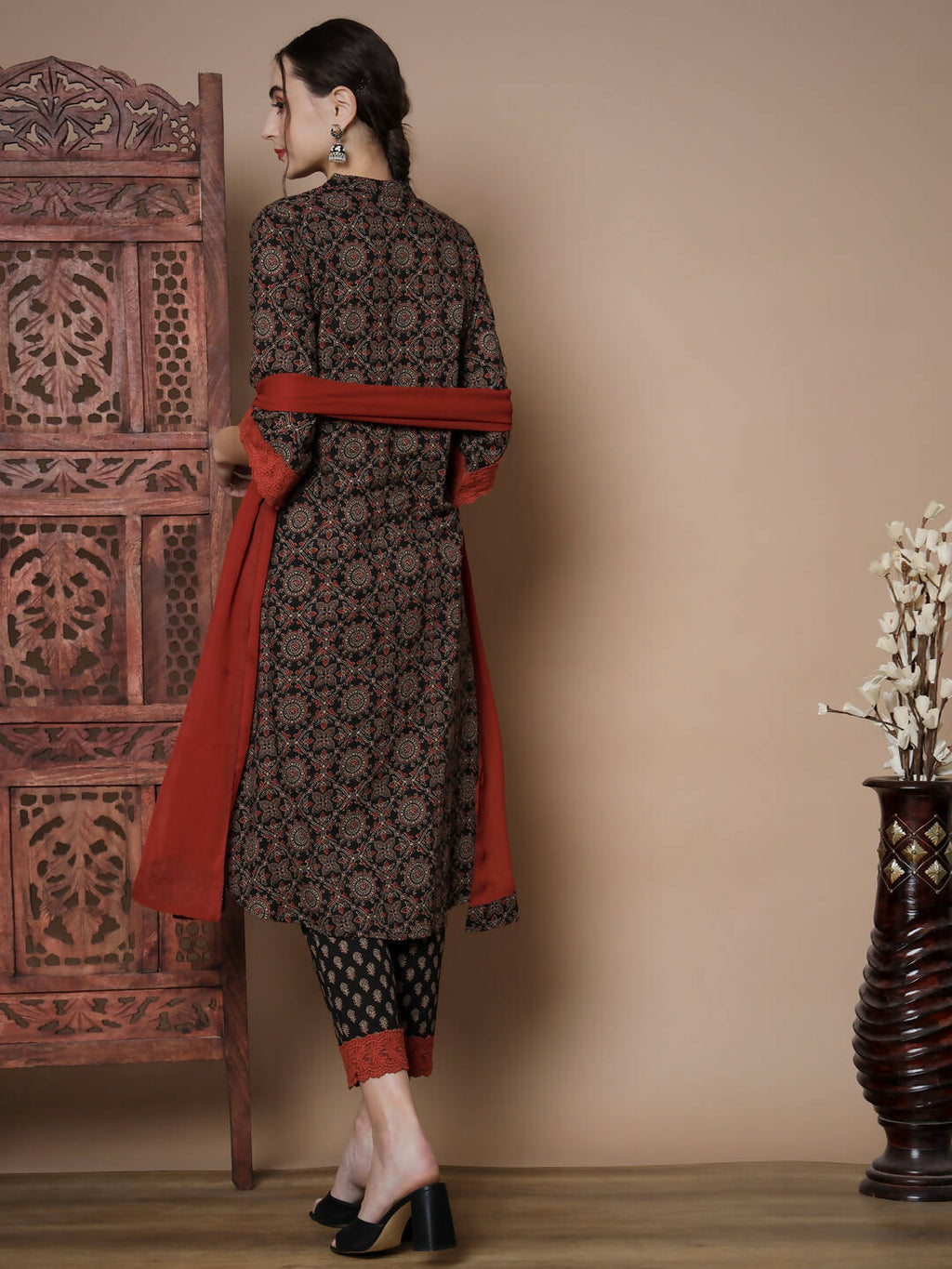 Myshka Women's Muli A-Line Kurta & Trousers With Dupatta