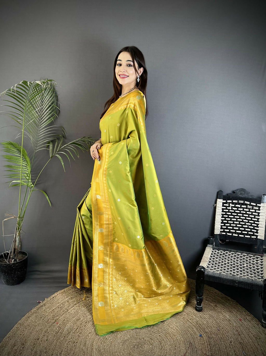 Joban Fashion Light Green Banarasi Soft Silk Woven Saree - Distacart